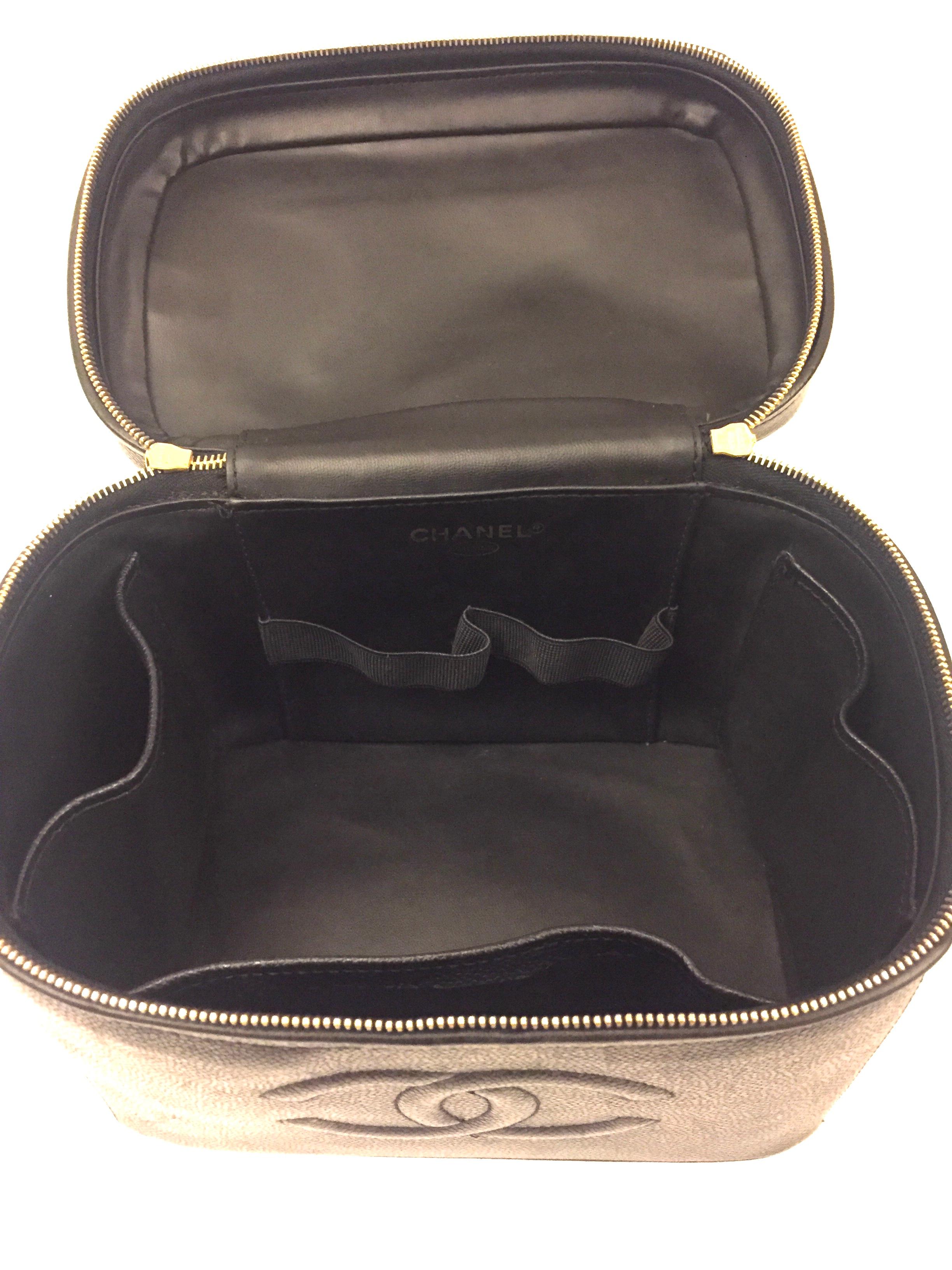 Chanel “CC”  Black Caviar Vanity Bag In Excellent Condition In Sheung Wan, HK