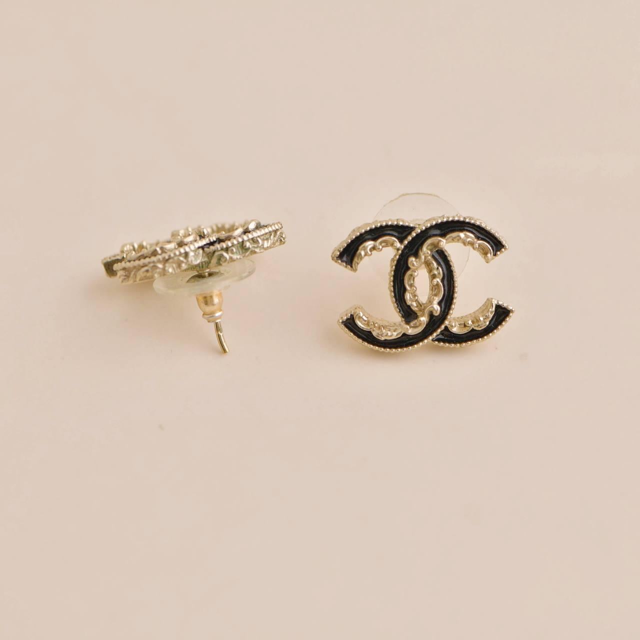 Women's or Men's Chanel CC Black Enamel Earrings