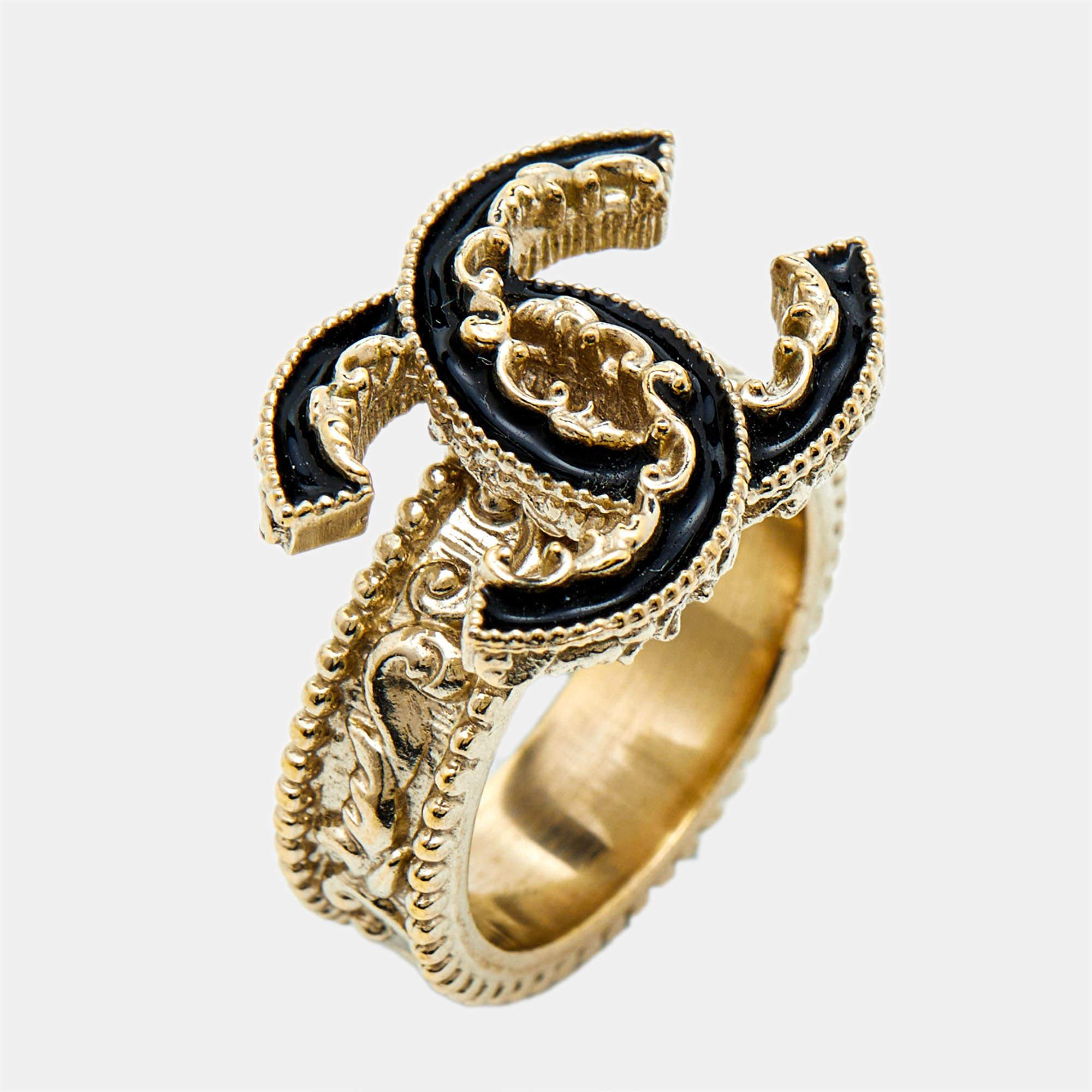 Chanel CC Black Enamel Gold Tone Cocktail Ring Size 52 In Good Condition In Dubai, Al Qouz 2