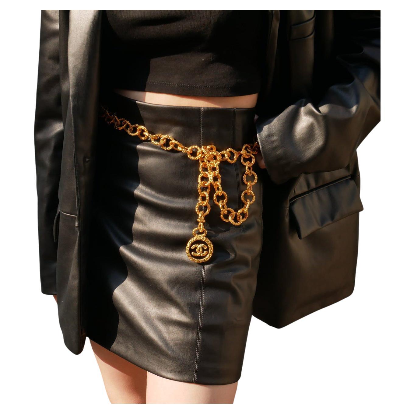 CHANEL CC Black Enamel Textured Gold Metal Charm Chain Link Waist Belt For Sale