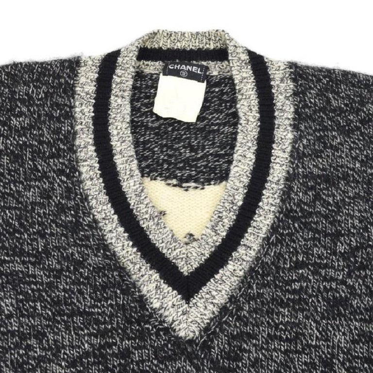 CHANEL CC Black Grey Ivory Stripe Cashmere V-Neck Women's Sweater For Sale  at 1stDibs
