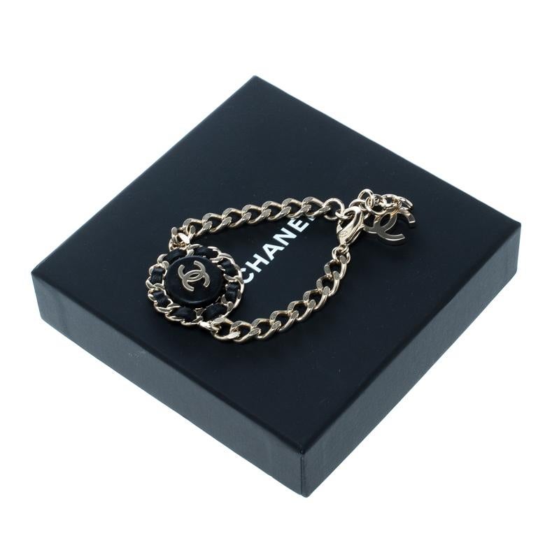 Chanel CC Black Leather Gold Tone Chain Link Bracelet In Excellent Condition In Dubai, Al Qouz 2