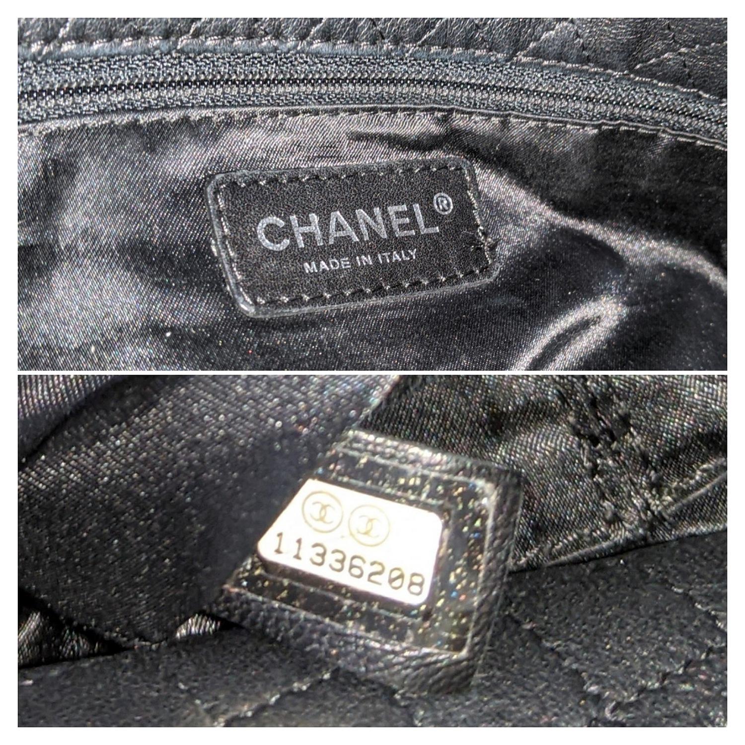 Chanel CC Black Soft Leather Modern Chain Hobo Bag 2007 In Good Condition In Scottsdale, AZ