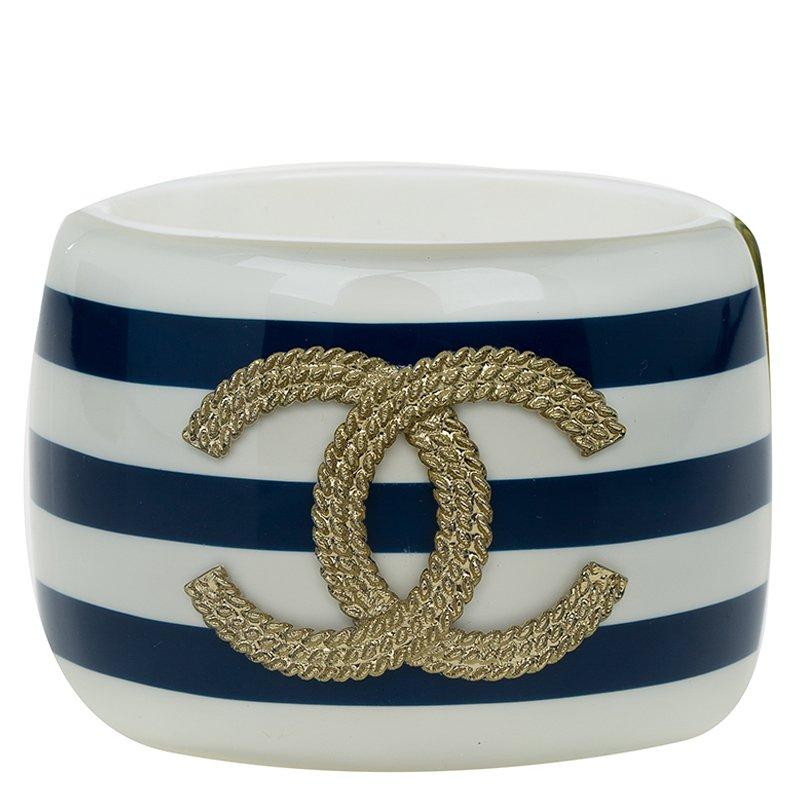 This stylish bracelet has prominent Chanel stamp. Made from resin with blue and white stripes, this bracelet is accented with gold-tone CC logo crest.

Includes: The Luxury Closet Packaging

