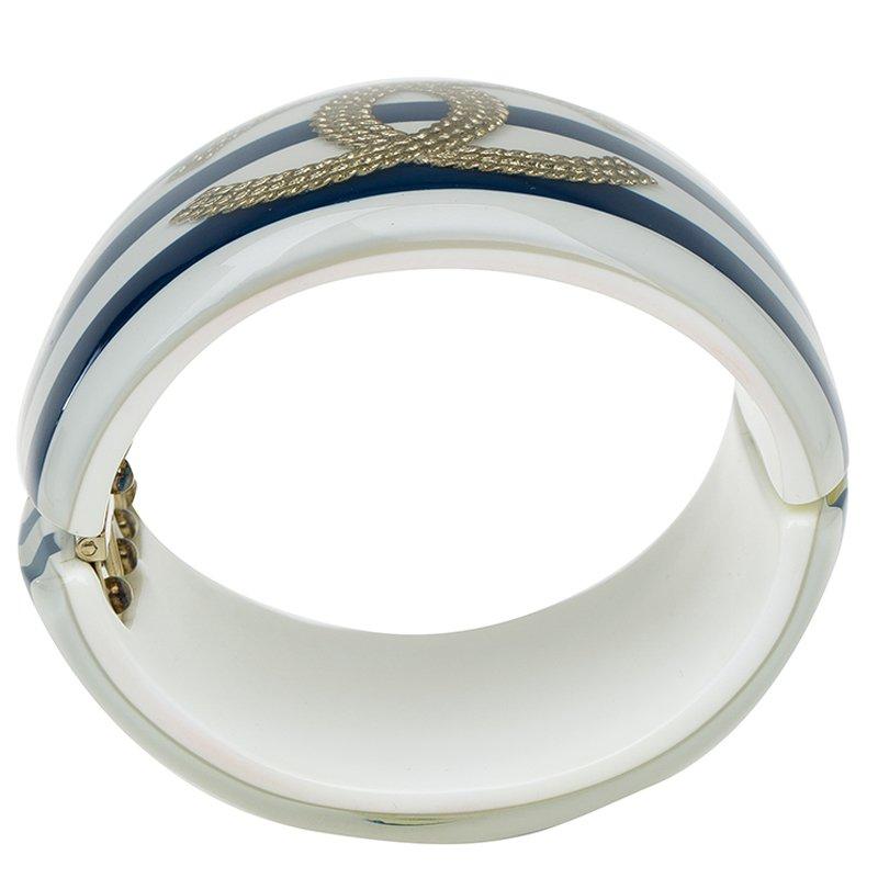 Chanel CC Blue and White Stripe Resin Bangle Bracelet In Good Condition In Dubai, Al Qouz 2
