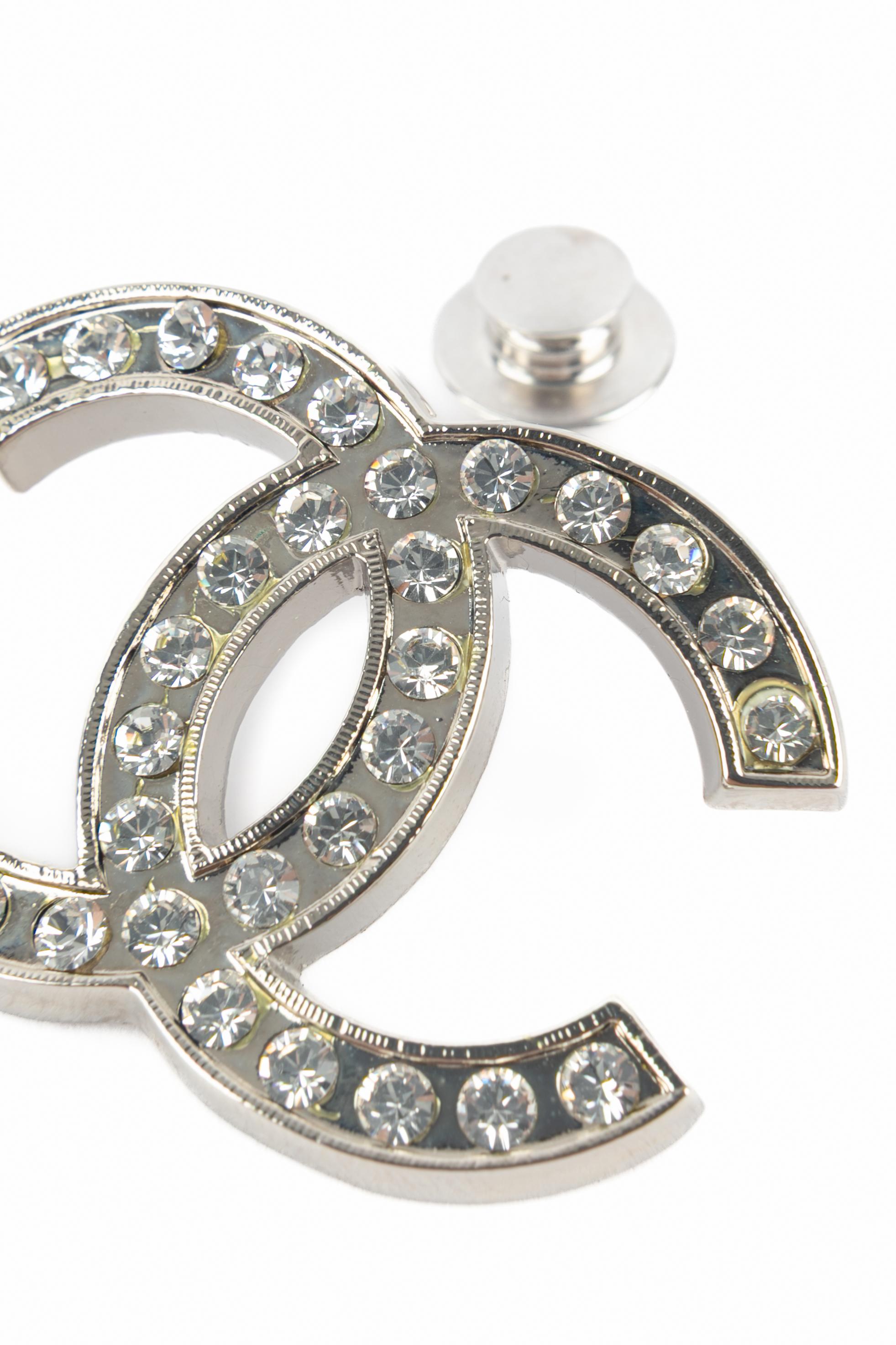 Donna Spilla Chanel cc 2003 in vendita