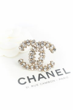 Chanel cc brooch 2017