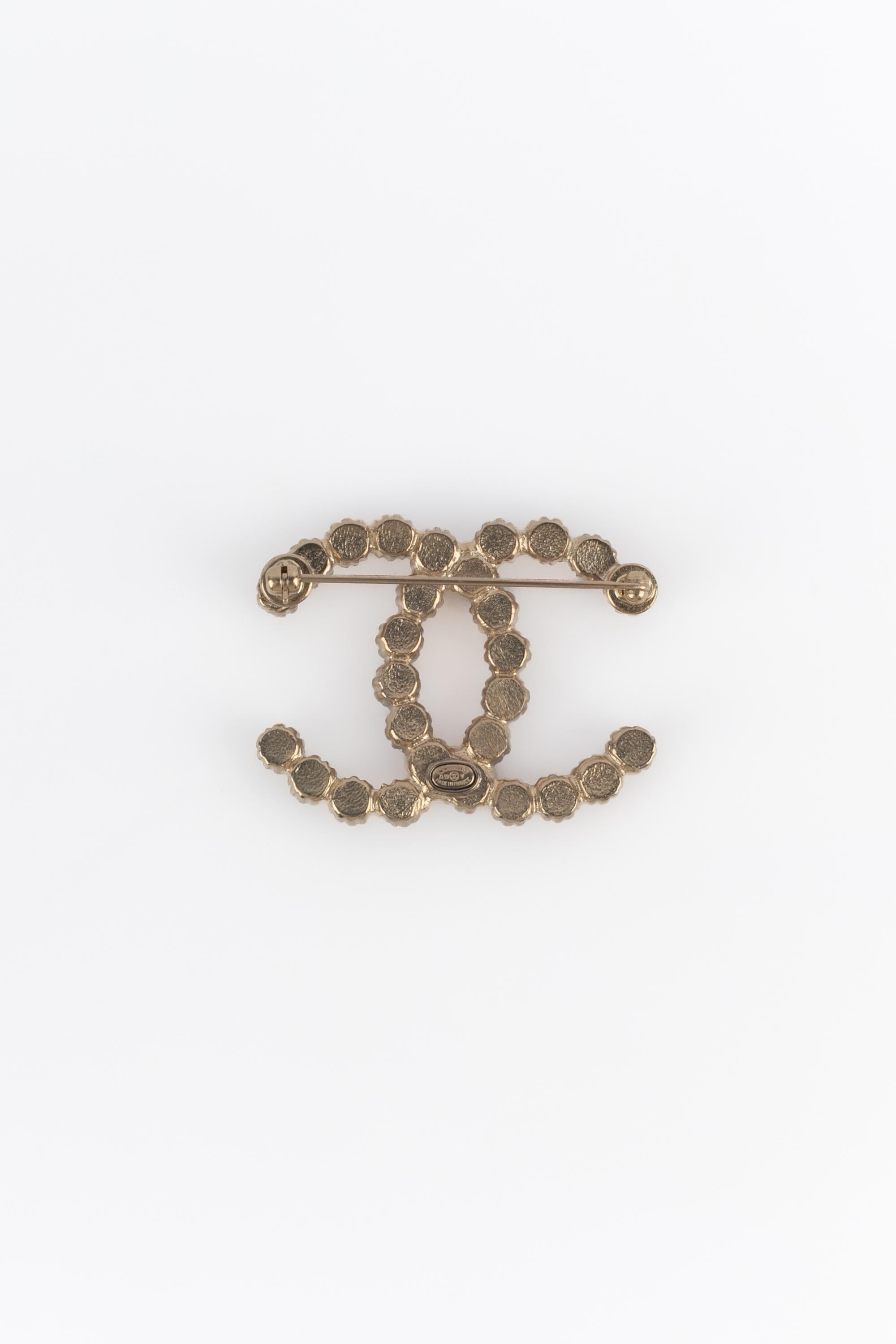 Chanel, broche cc 2019 Pour femmes en vente