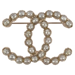 Chanel cc brooch 2019