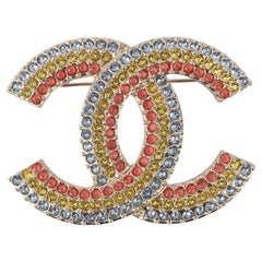Chanel cc brooch 2022