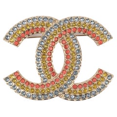 Chanel, broche cc 2023