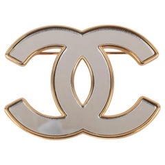 Chanel cc brooch 2024