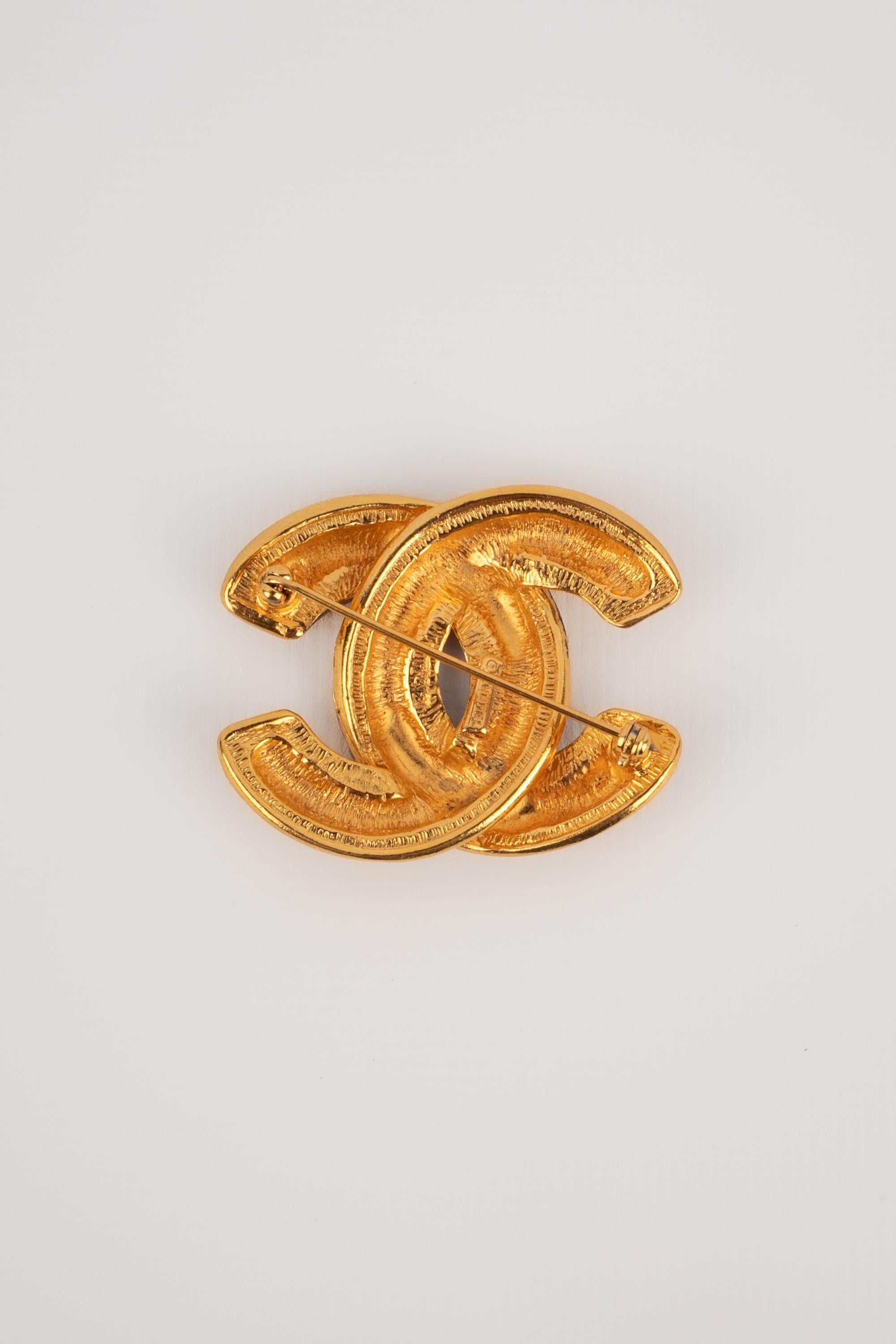 Chanel cc brooch In Excellent Condition In SAINT-OUEN-SUR-SEINE, FR