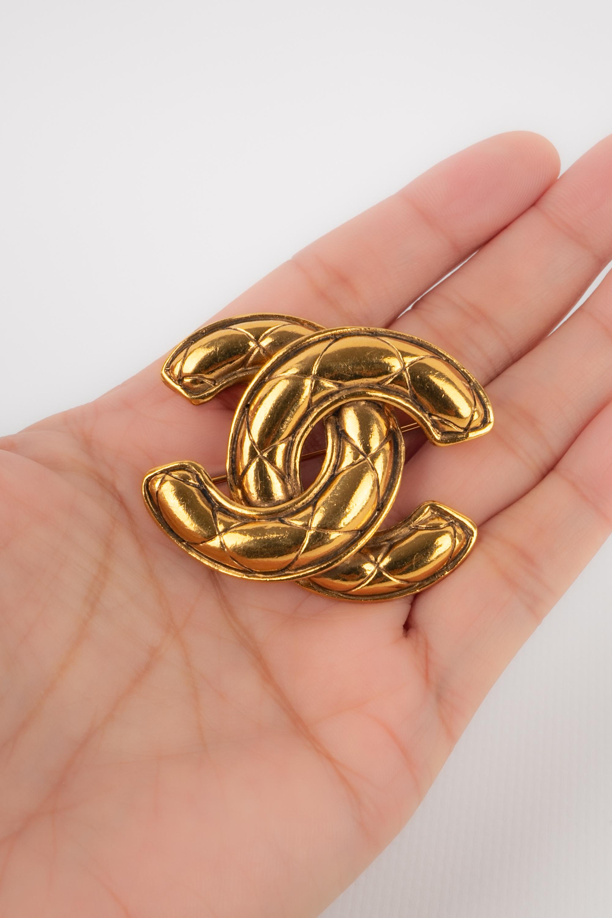 Chanel cc brooch 2