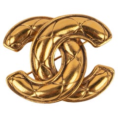 Chanel cc brooch