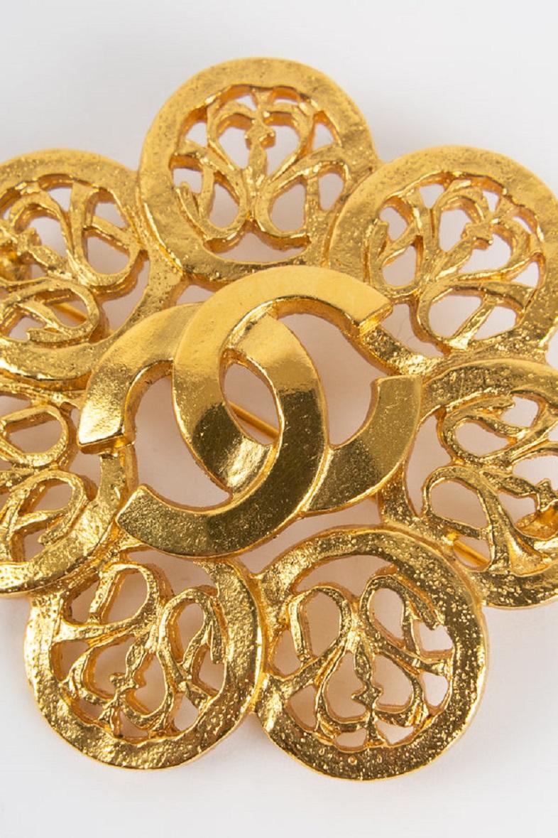 Chanel CC Brooch in Gilded Metal, Fall 1995 For Sale 1