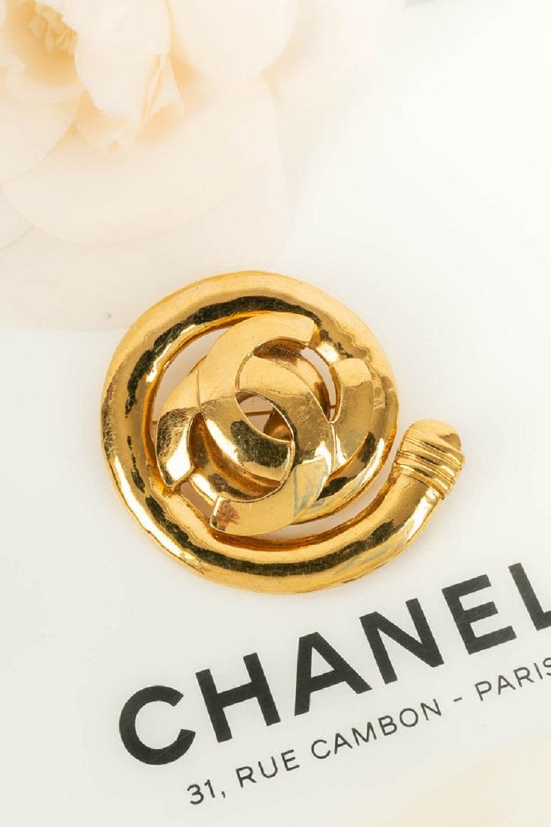 Chanel- (Made in France) Brooch cc in gilded metal representing a spiral. Spring-Summer 1997 collection

Additional information:

Dimensions: 5 W x 5 H cm

Condition: 
Very good condition

Seller Ref number: BRB157