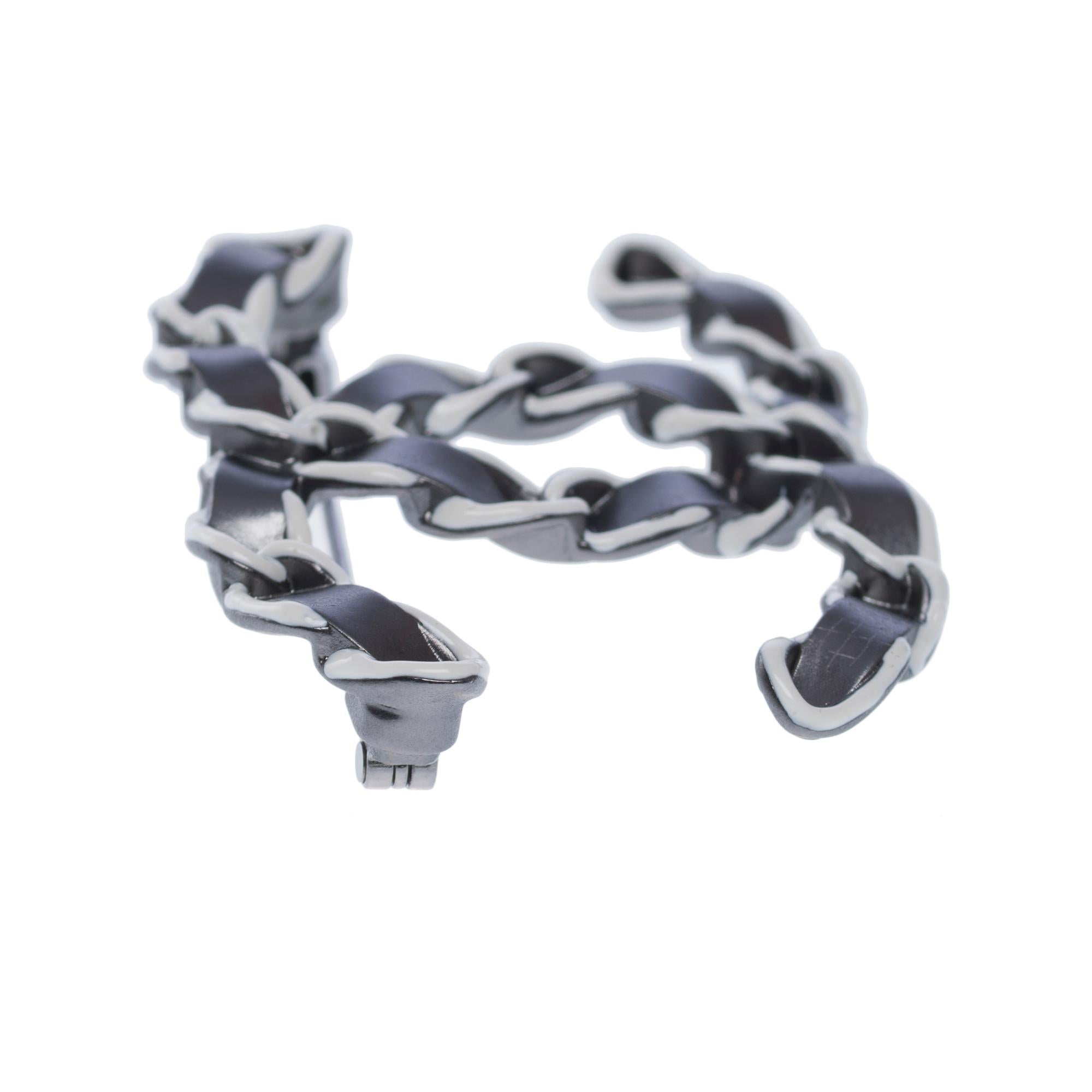 Contemporary Chanel CC brooch in silver metal and interwoven leather effect For Sale