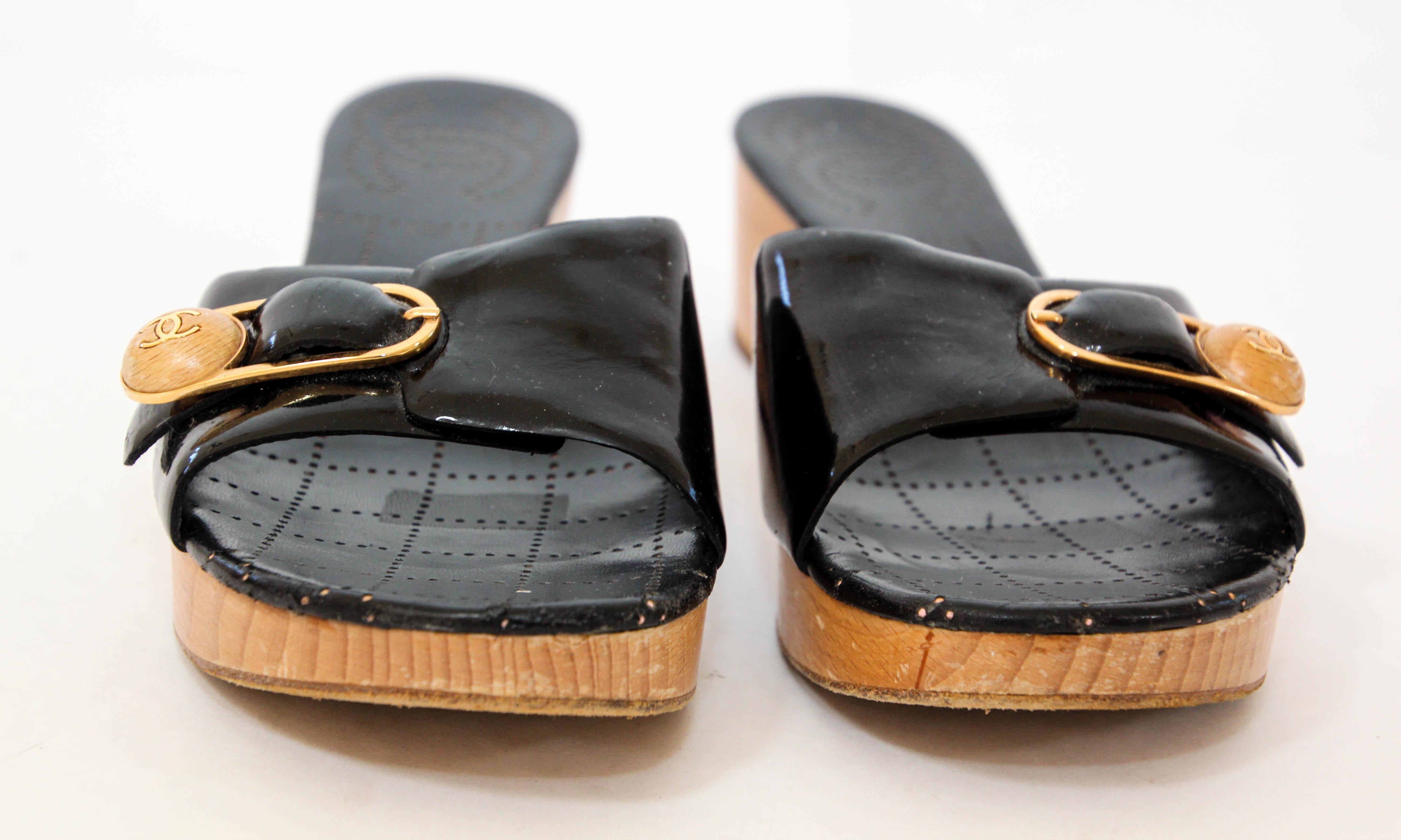 CHANEL CC Buckle Black Leather Clog Sandals 7.5 EU38 For Sale 8