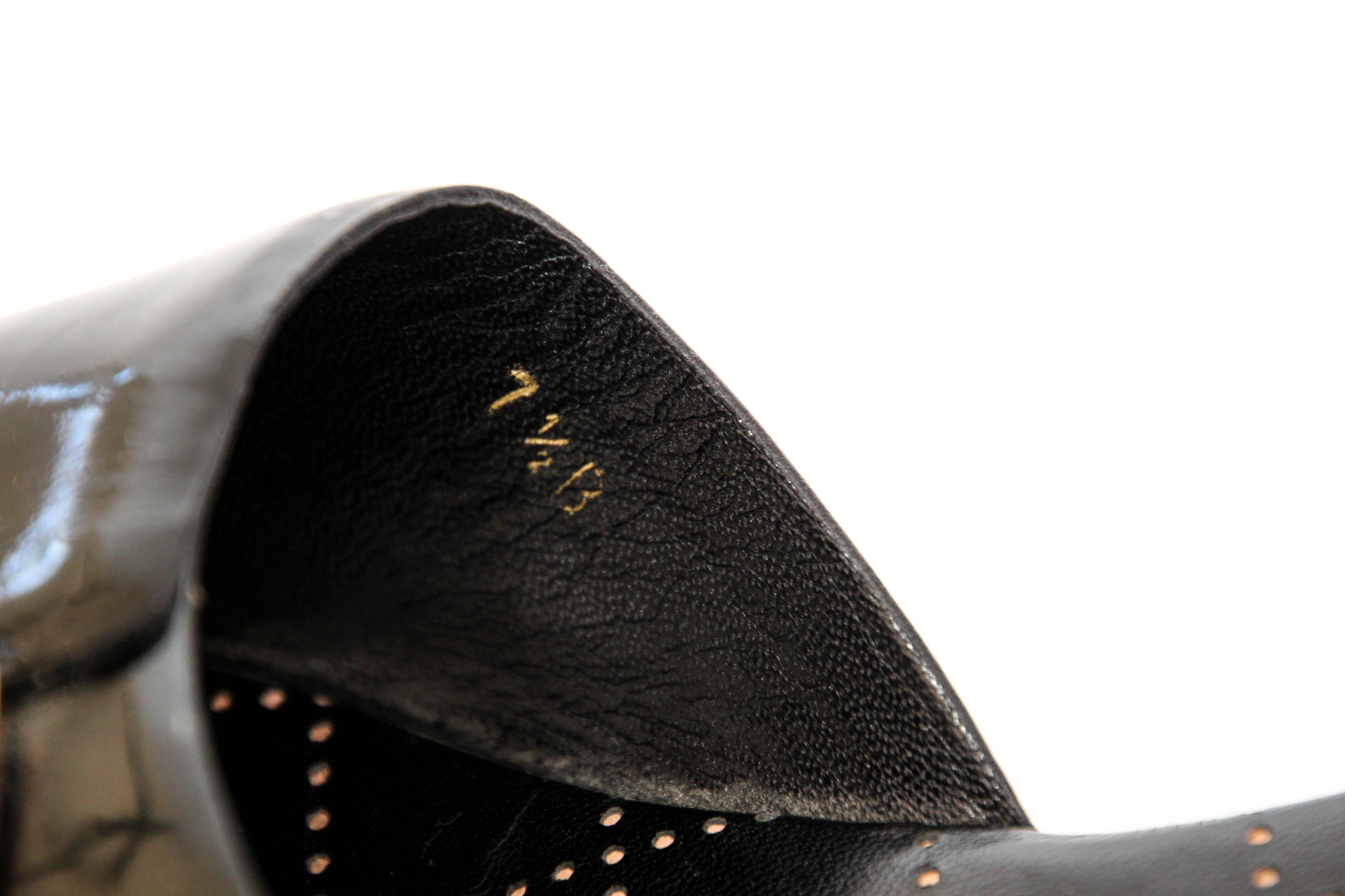 CHANEL CC Clog-Sandalen aus schwarzem Leder mit Schnalle 7,5 EU38 im Angebot 12