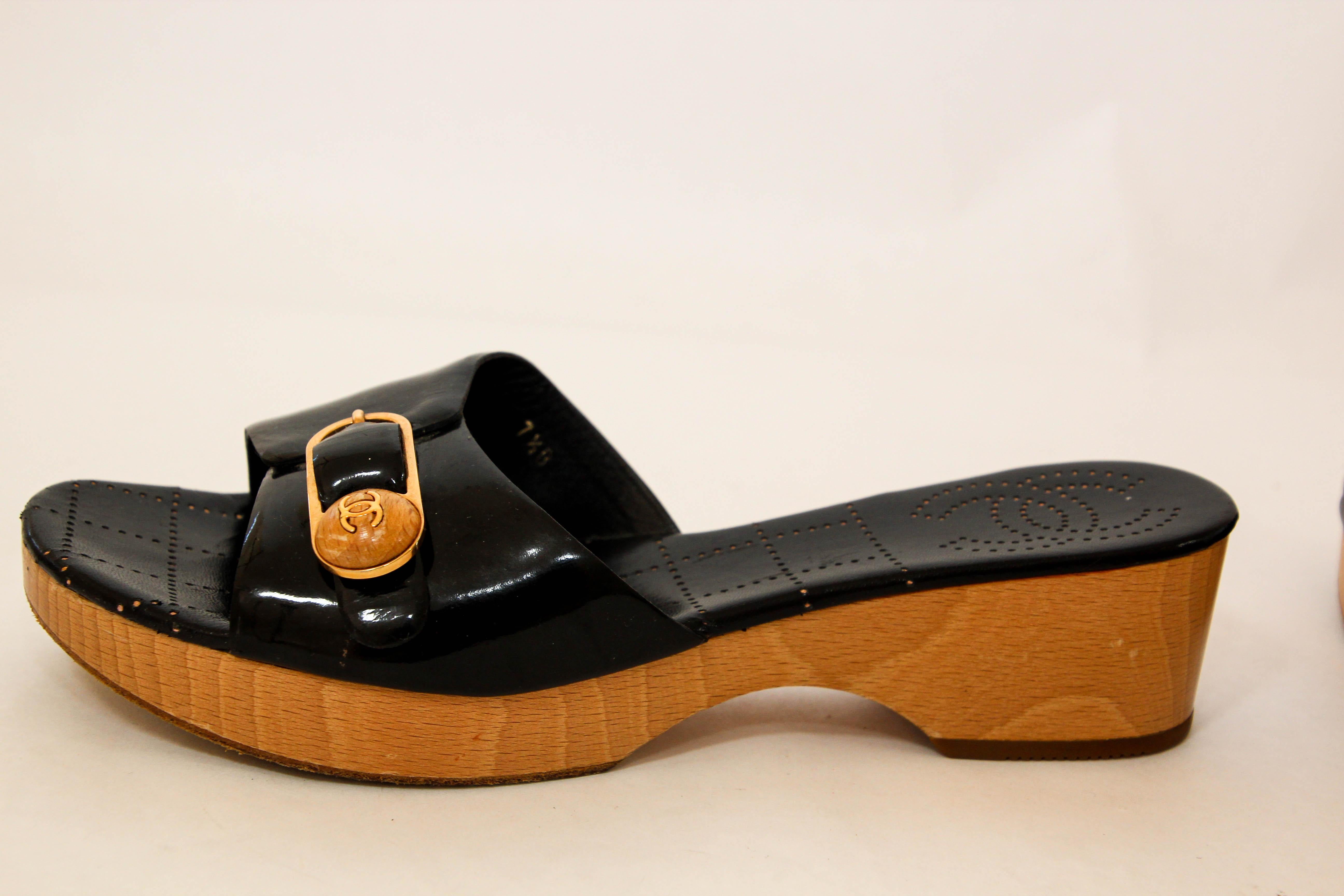 CHANEL CC Buckle Black Leather Clog Sandals 7.5 EU38 For Sale 13
