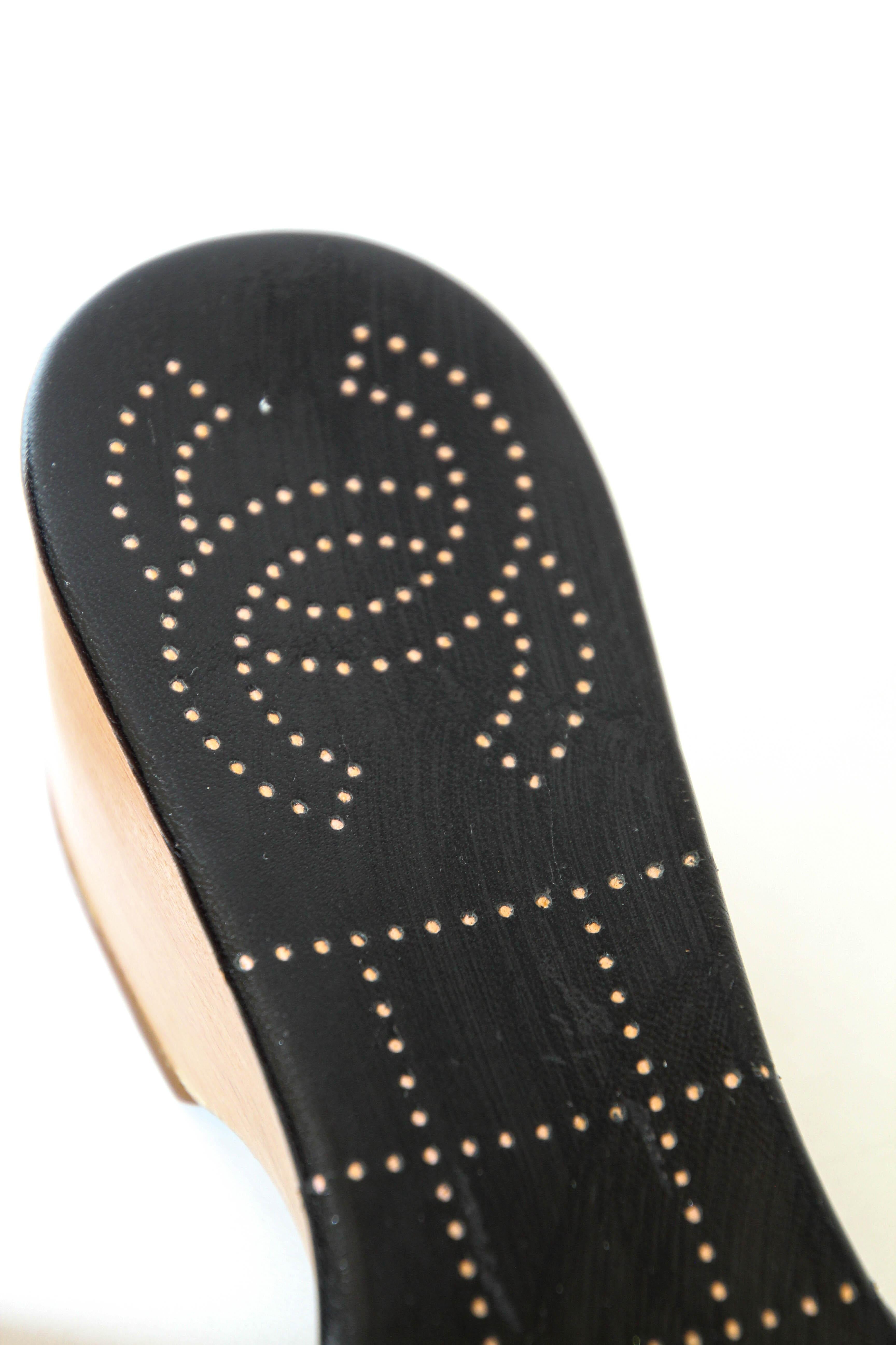 CHANEL CC Buckle Black Leather Clog Sandals 7.5 EU38 For Sale 1