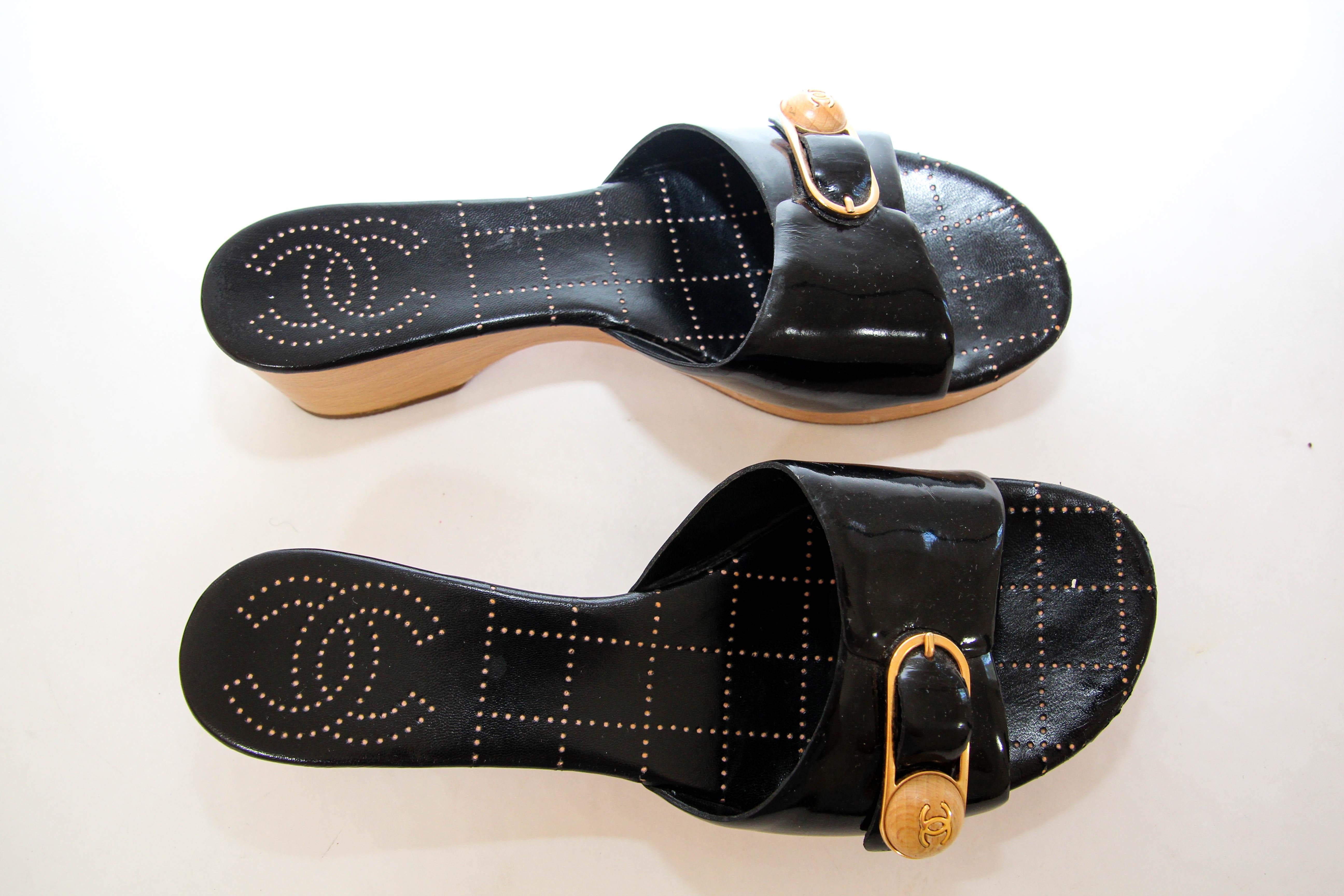 CHANEL CC Buckle Black Leather Clog Sandals 7.5 EU38 For Sale 2