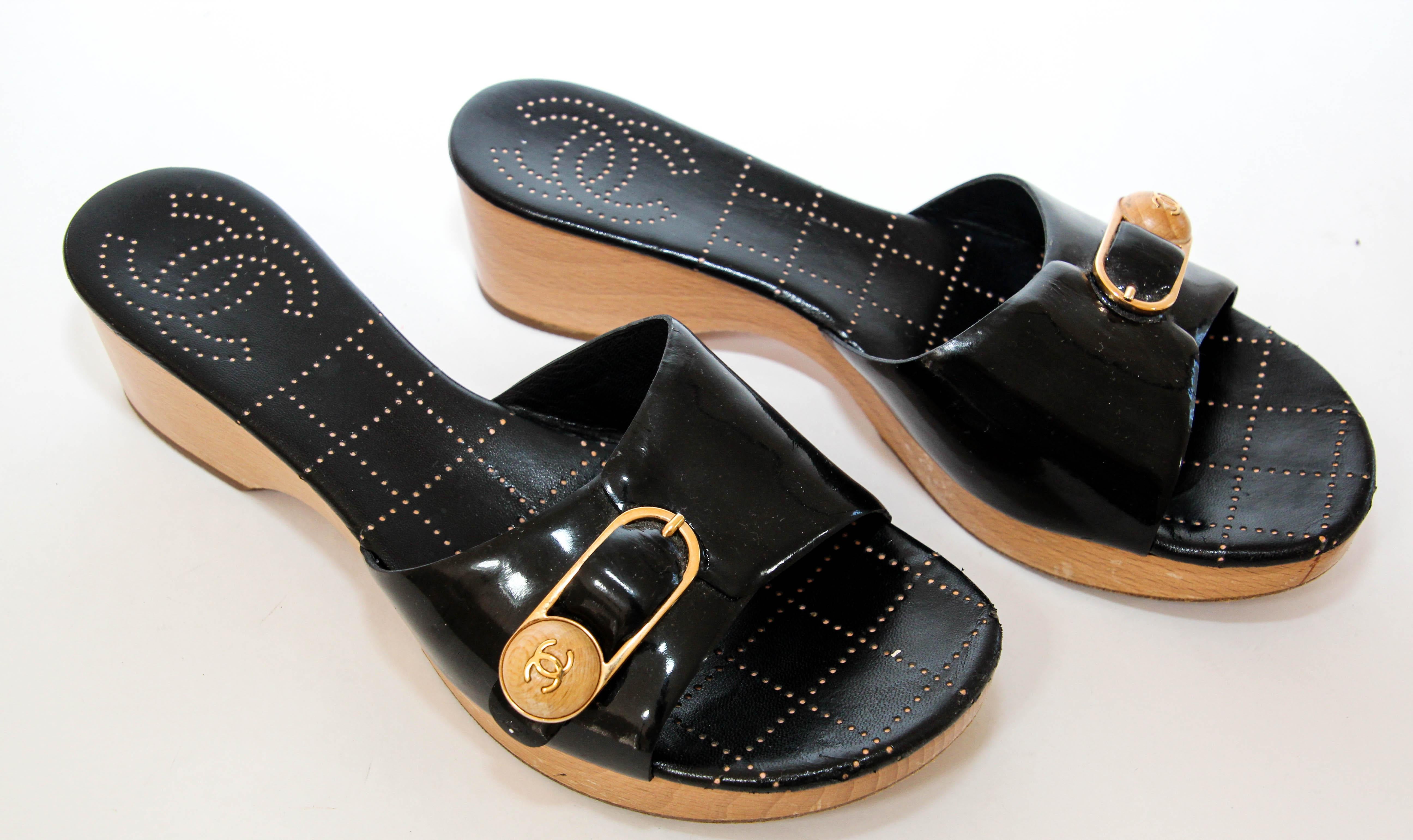 CHANEL CC Buckle Black Leather Clog Sandals 7.5 EU38 For Sale 4