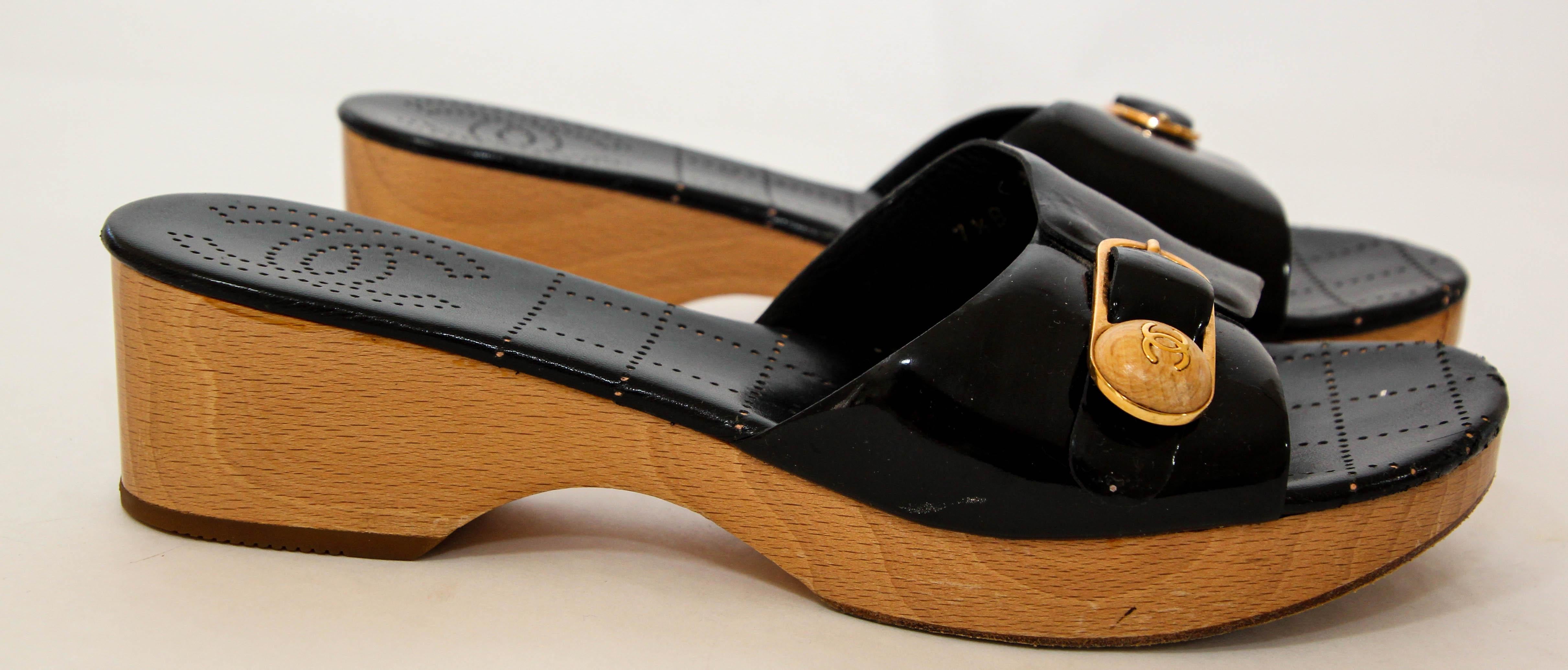 CHANEL CC Buckle Black Leather Clog Sandals 7.5 EU38 For Sale 5