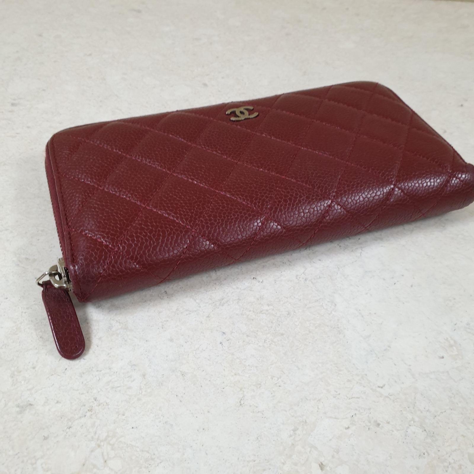 Chanel CC Burgundy Quilted Caviar Leather Zip Around Long Wallet In Good Condition In Krakow, PL