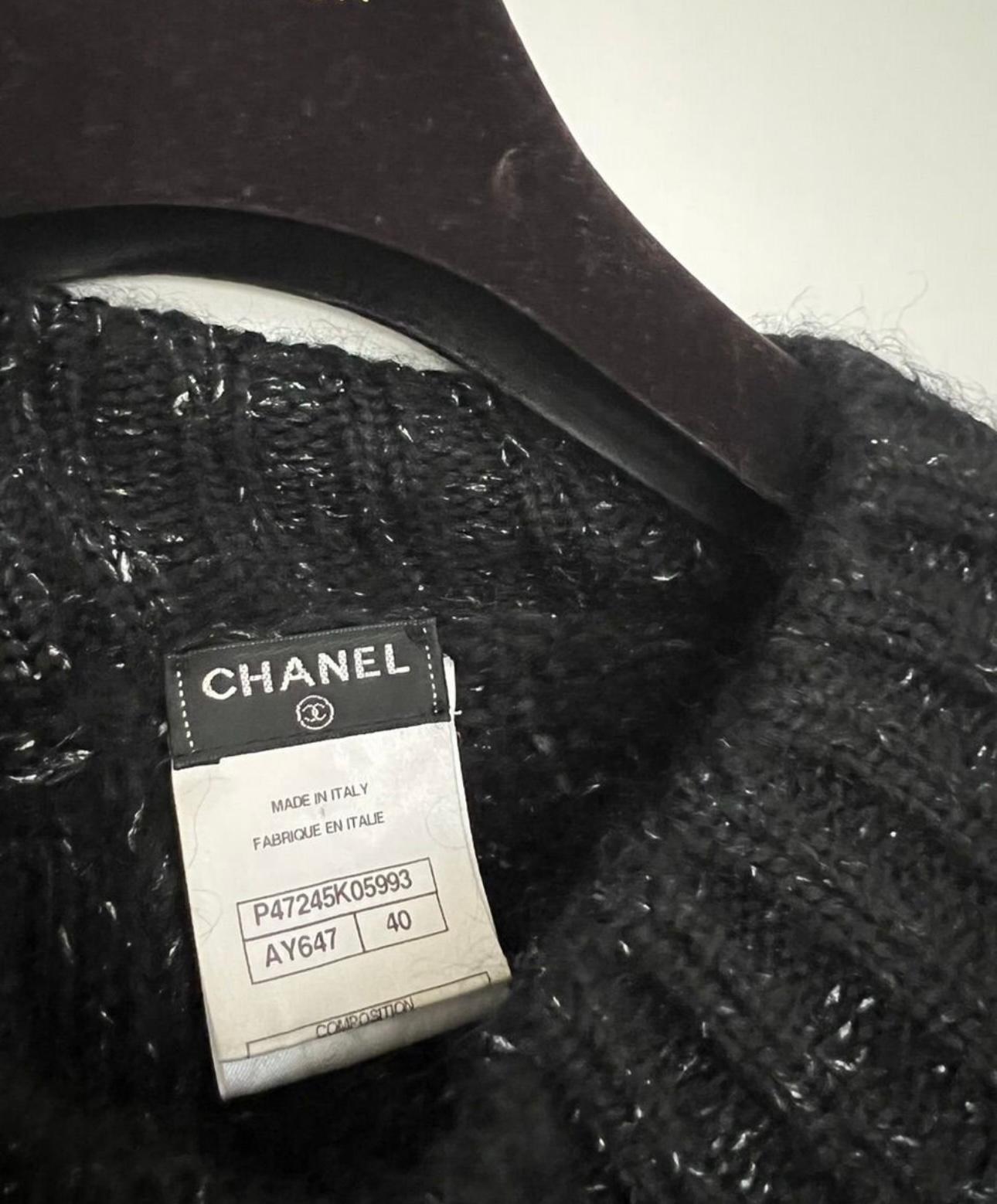 Chanel - Pull en cachemire collection Globalisation boutonné en vente 2