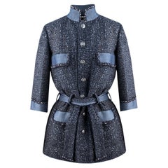 Chanel - Veste en tweed ceinturée à boutons CC