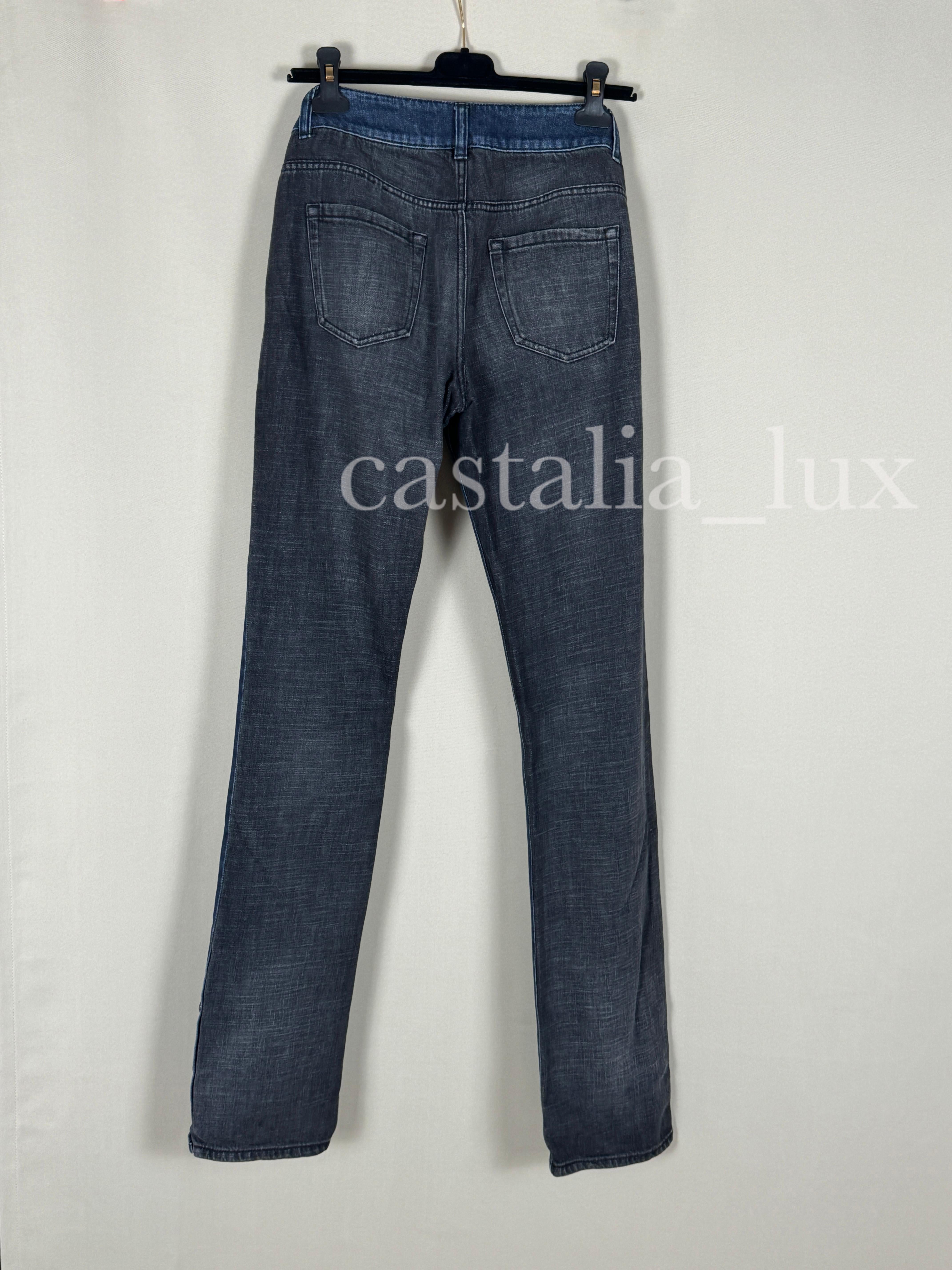 Chanel CC Bicolour-Jeans mit Knöpfen im Angebot 4