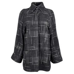 Manteau parka en tweed noir avec boutons CC de Chanel