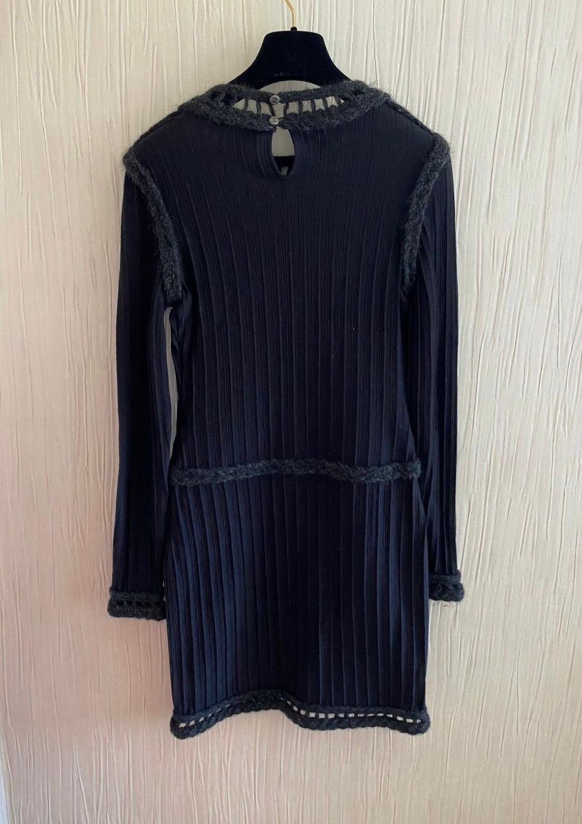 Femenino o masculino Chanel CC Botones Recorte Trenzado Vestido Negro en venta