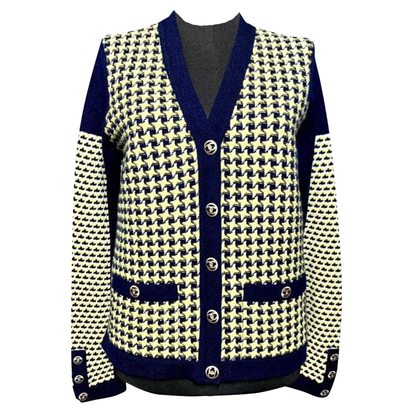 Chanel CC Buttons Bright Cashmere Jacket For Sale
