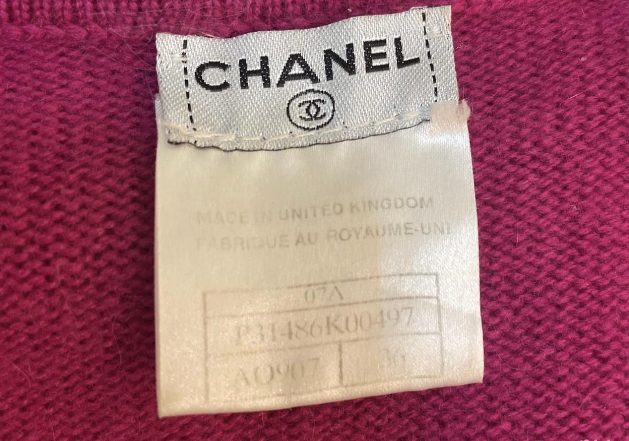 Chanel CC Cardi-Mantel aus Kaschmir mit Knöpfen in Fuchsia im Angebot 6