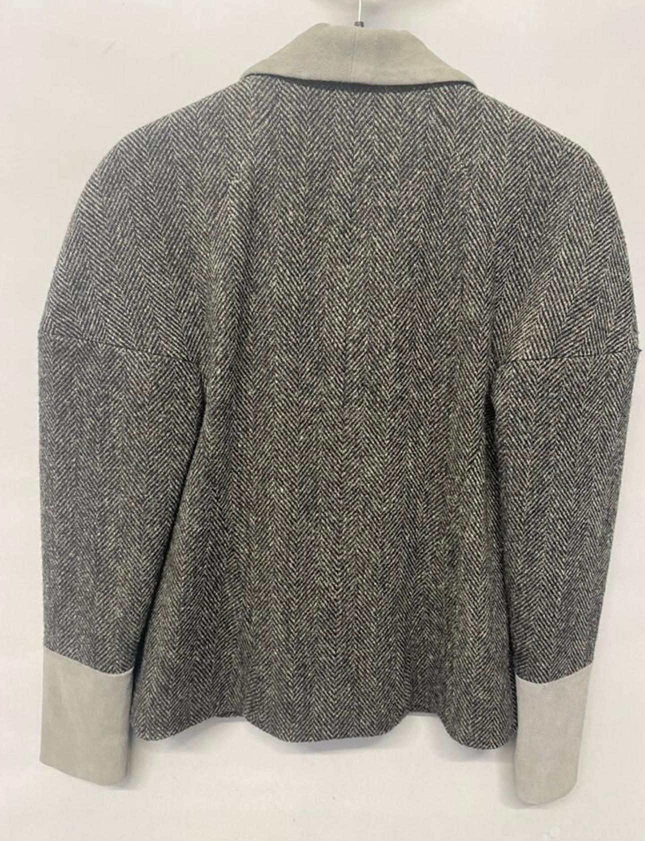 Women's or Men's Chanel CC Buttons Grey Tweed Jacket with Suede Accents For Sale