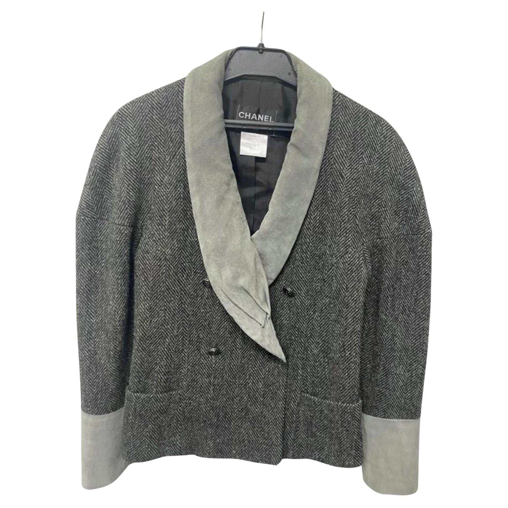 Chanel CC Buttons Grey Tweed Jacket with Suede Accents For Sale