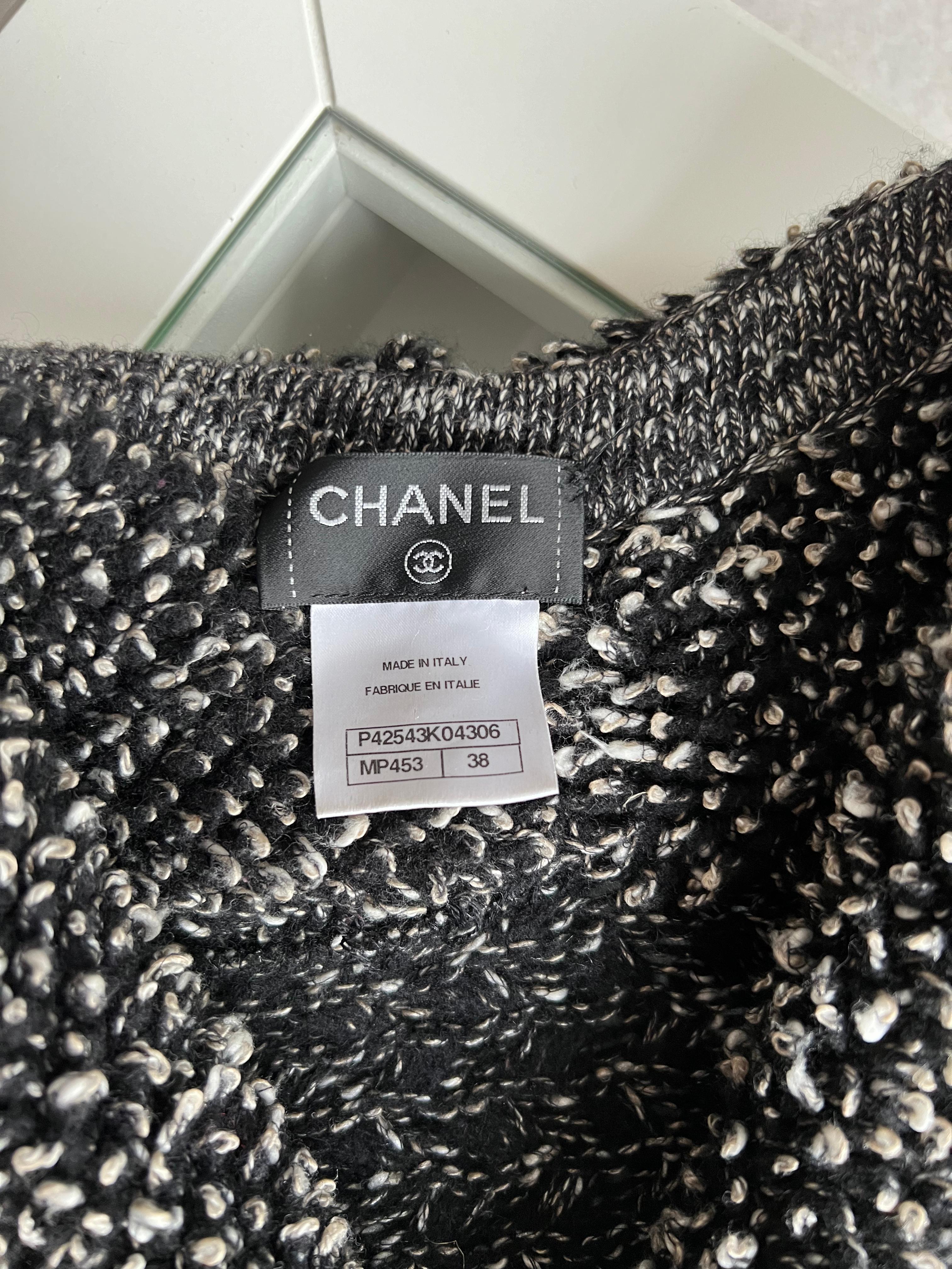 Chanel CC Buttons Heavyweight Cashmere Cardi Coat en vente 6