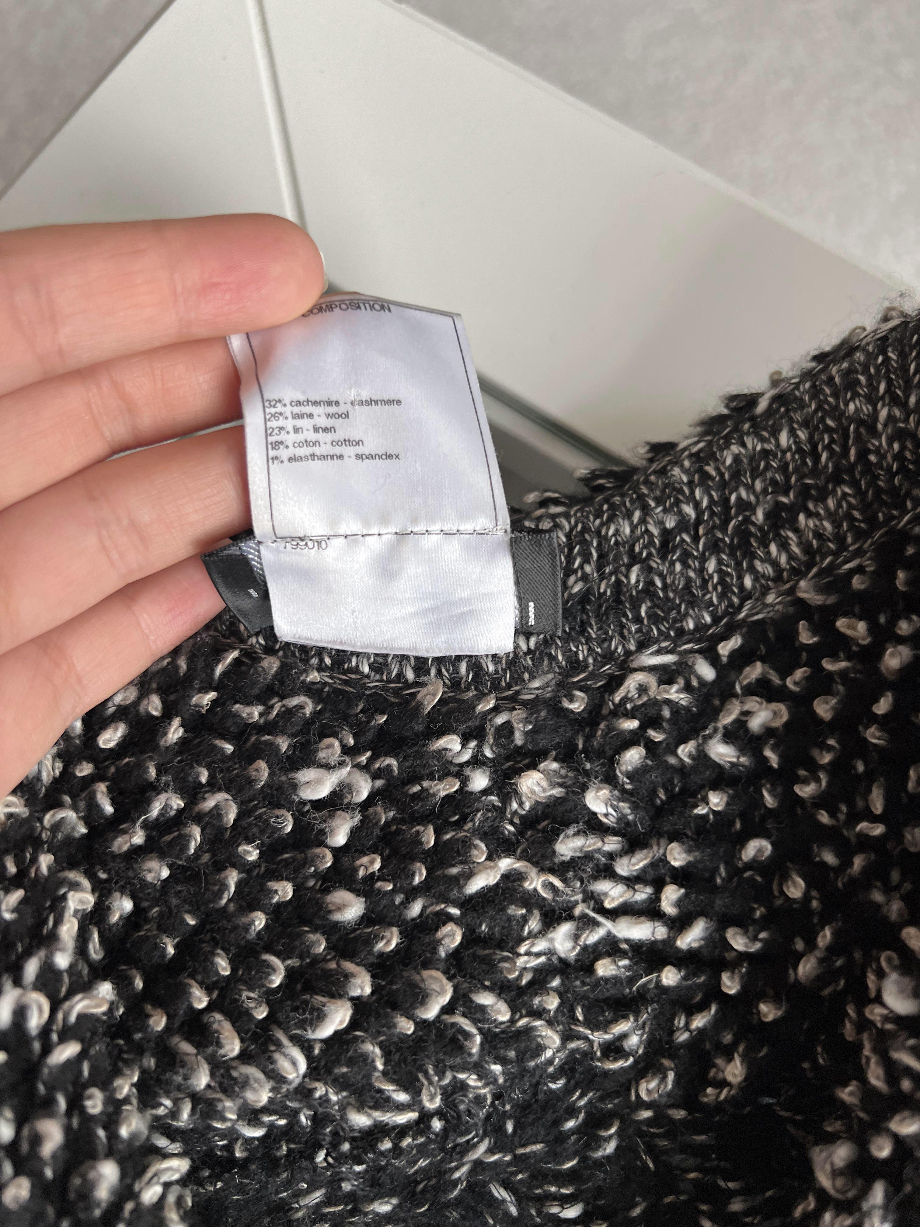 Chanel CC Buttons Heavyweight Cashmere Cardi Coat en vente 7