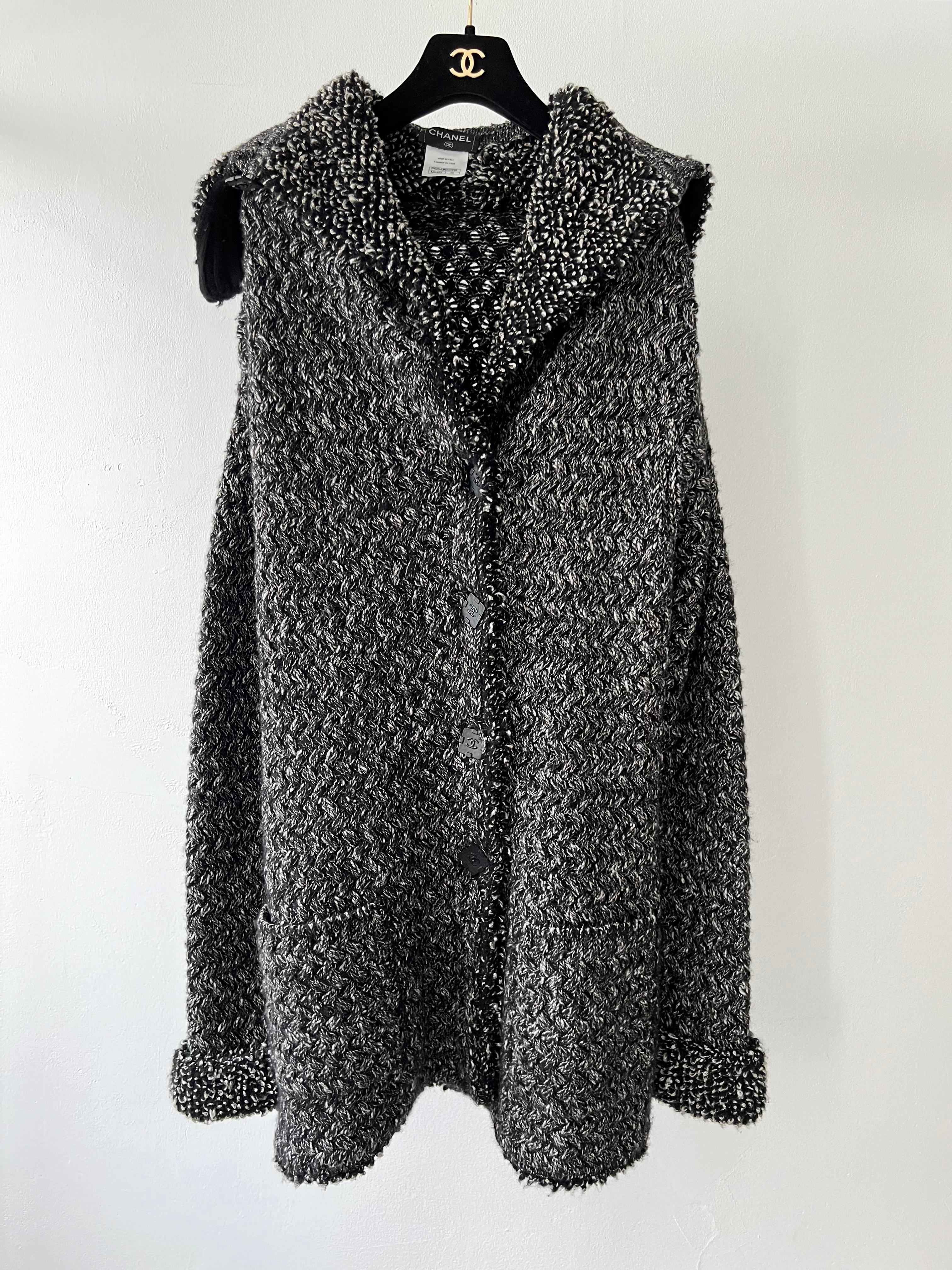 Women's or Men's Chanel CC Buttons Heavyweight Cashmere Cardi Coat For Sale