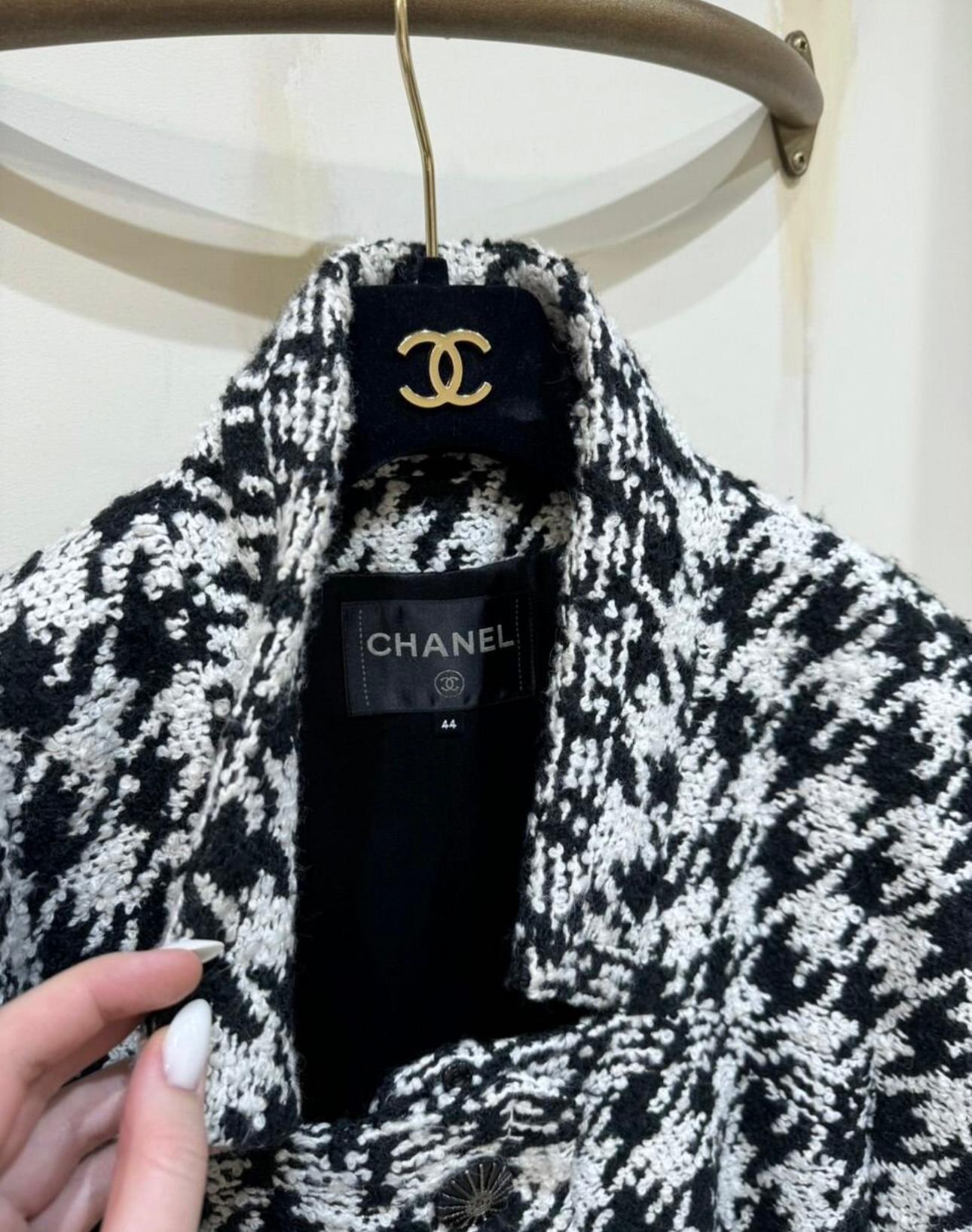 Chanel CC Buttons Houndstooth Tweed Coat  2