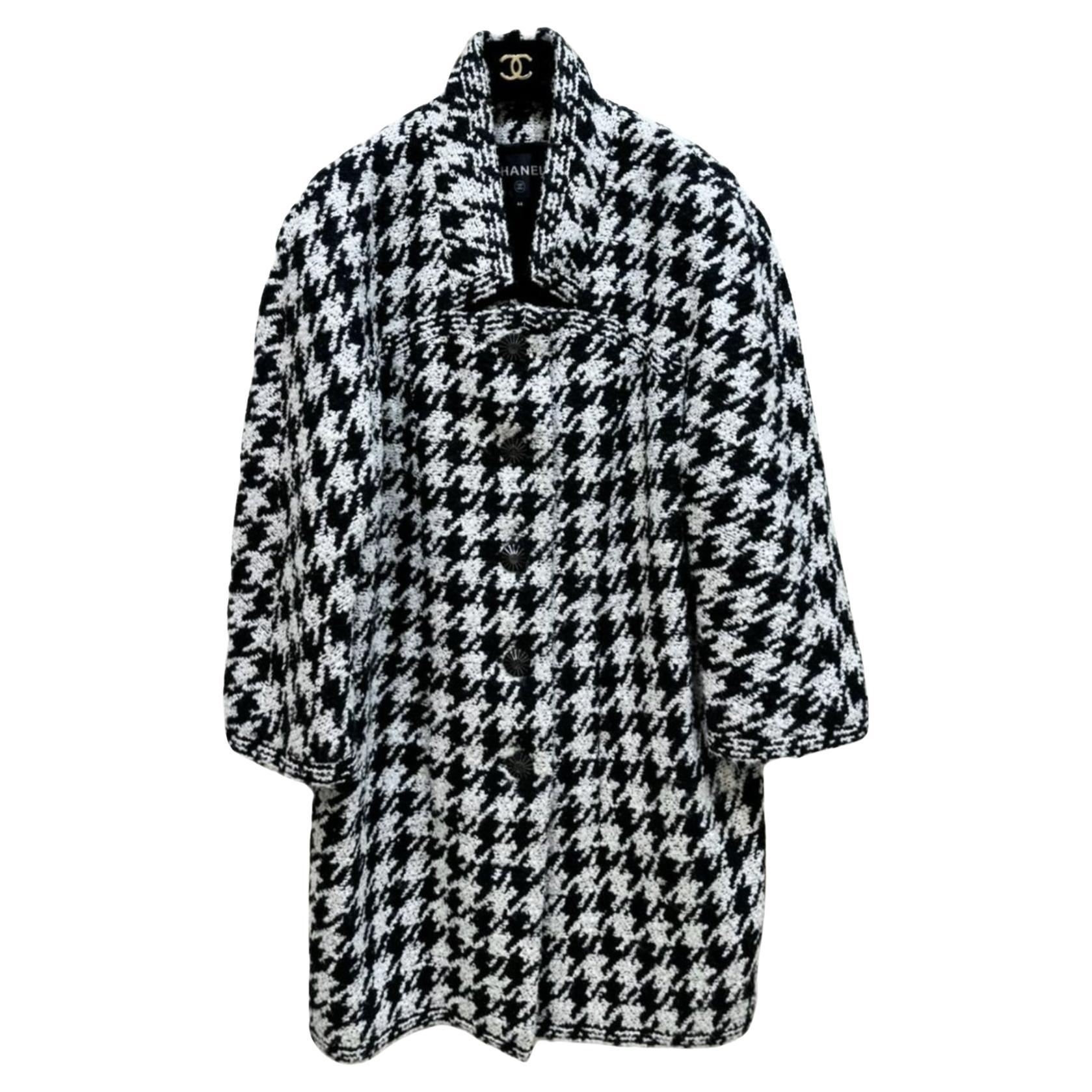 Chanel CC Buttons Houndstooth Tweed Coat 