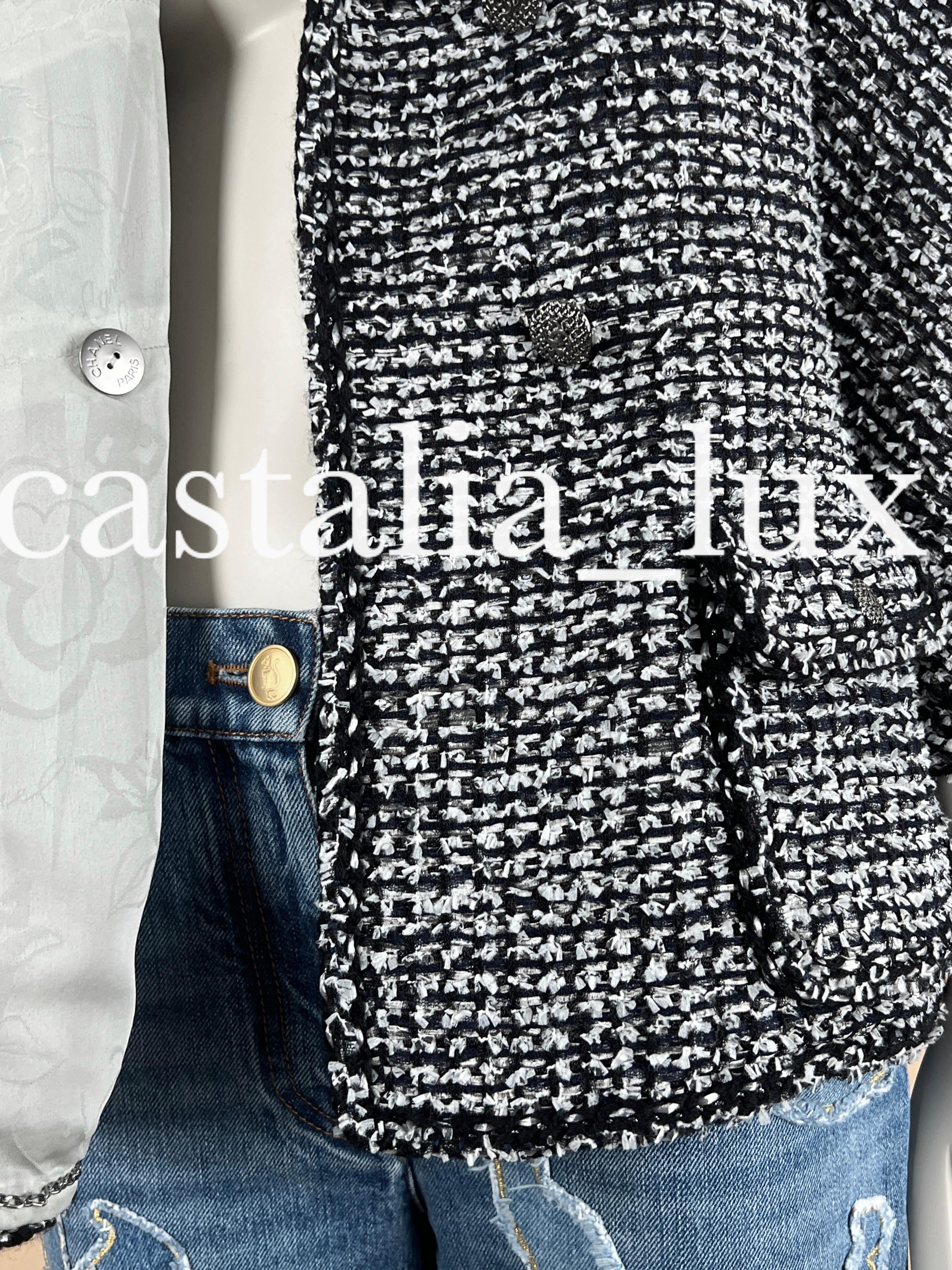 Chanel - Veste en tweed Lesage à boutons CC en vente 10
