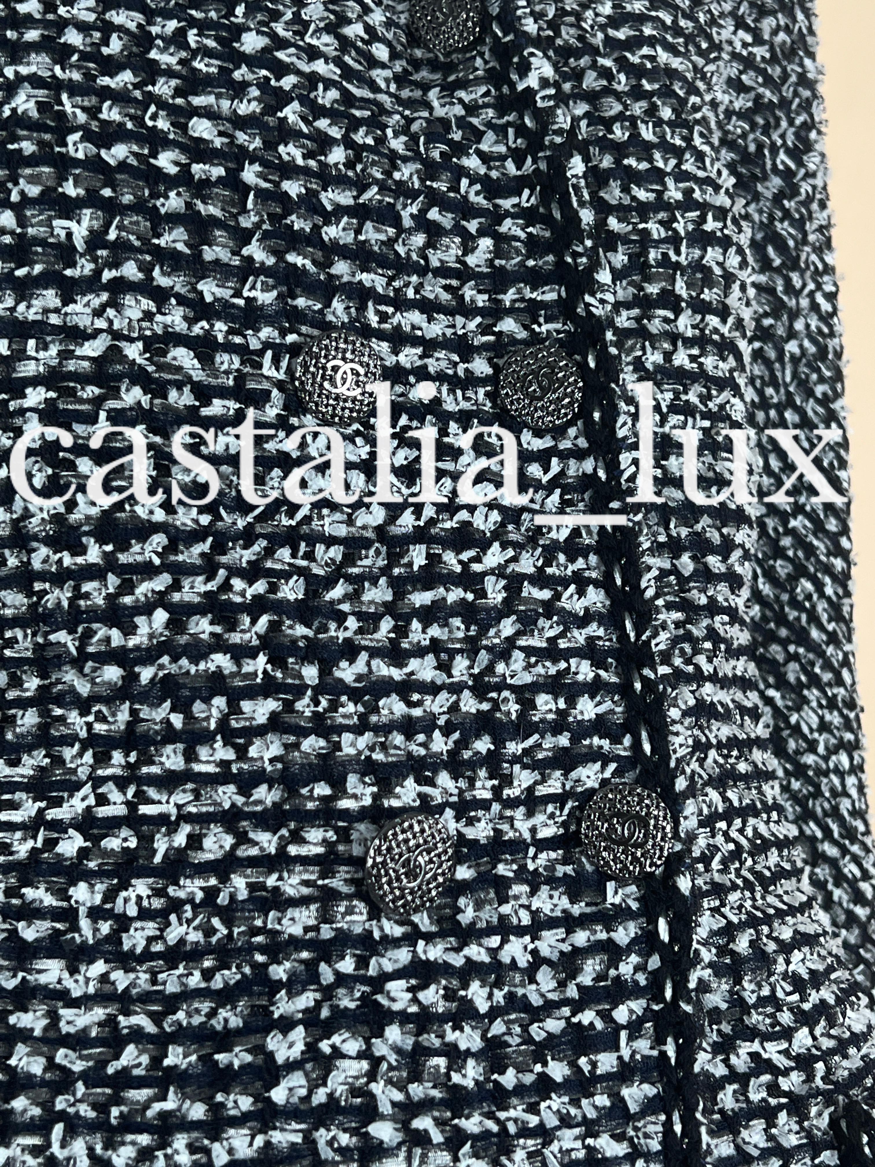 Chanel - Veste en tweed Lesage à boutons CC Unisexe en vente