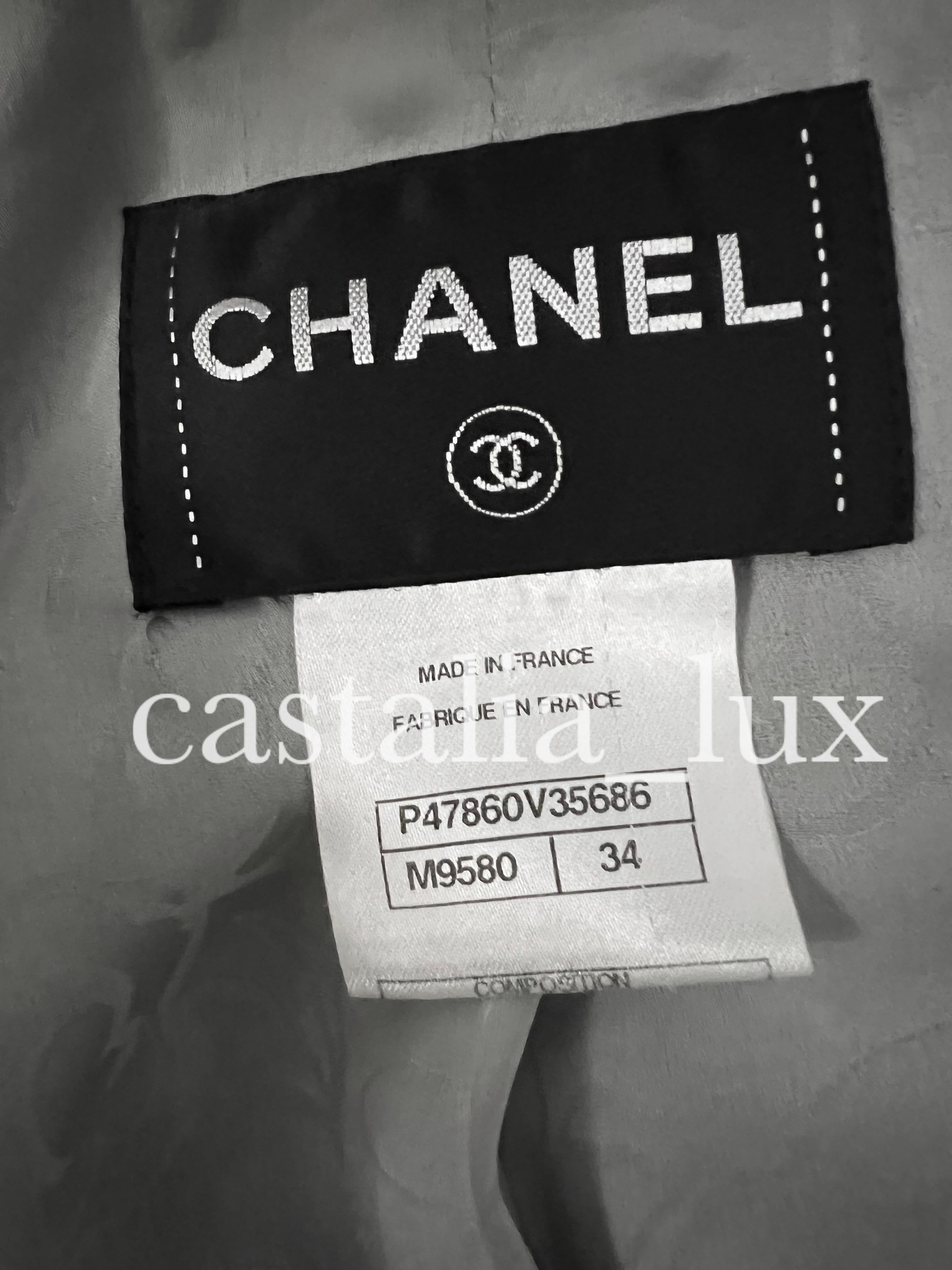 Chanel - Veste en tweed Lesage à boutons CC en vente 5