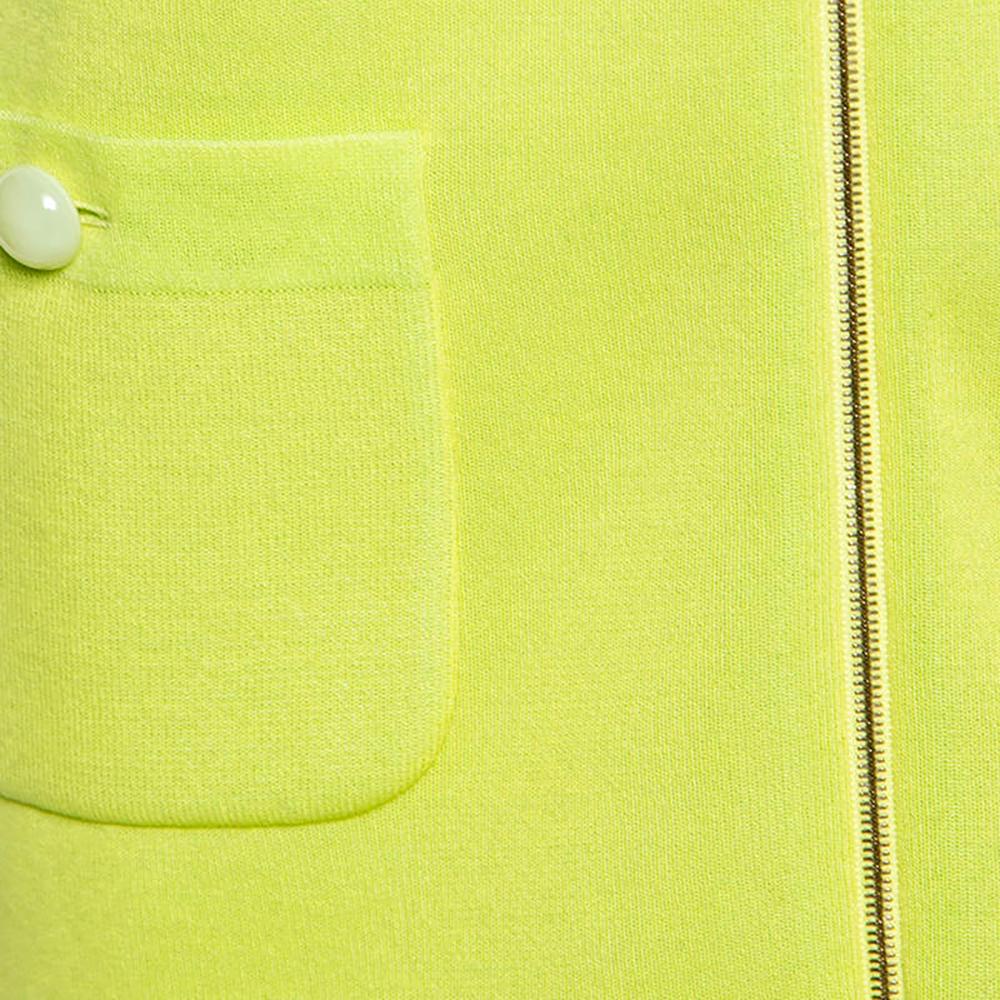 Bright Chanel lime green sleeveless summer dress with CC logo buttons.
Size mark 36 FR. Pristine condition.
- unmistakably Chanel 4-flap-pockets silhouette
- CC logo zipper front fastening
- could be worn as a dress as well as a vest / jacket cover