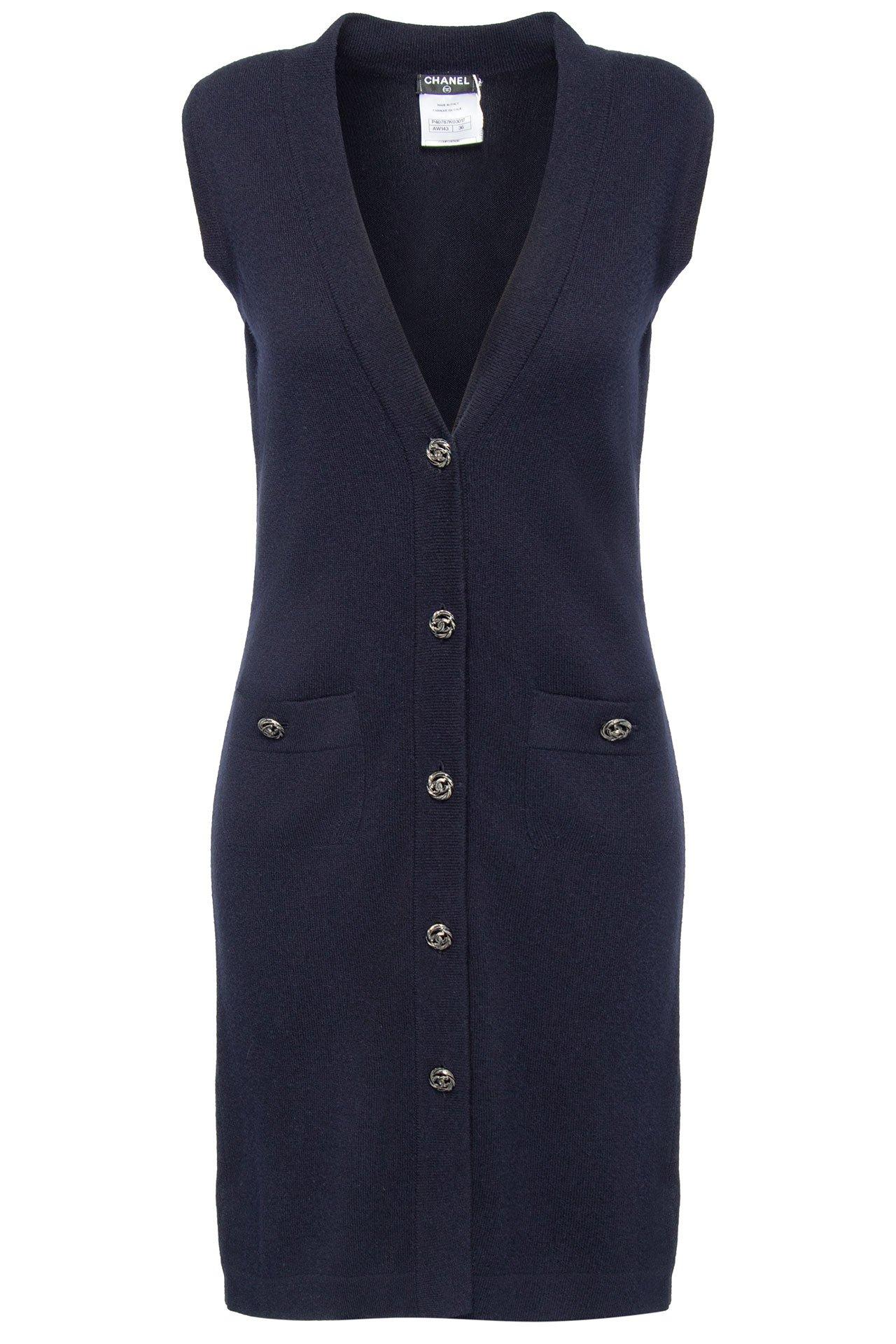 Chanel navy cashmere long vest with CC logo buttons.
Size mark 36 FR. Condition is pristine.