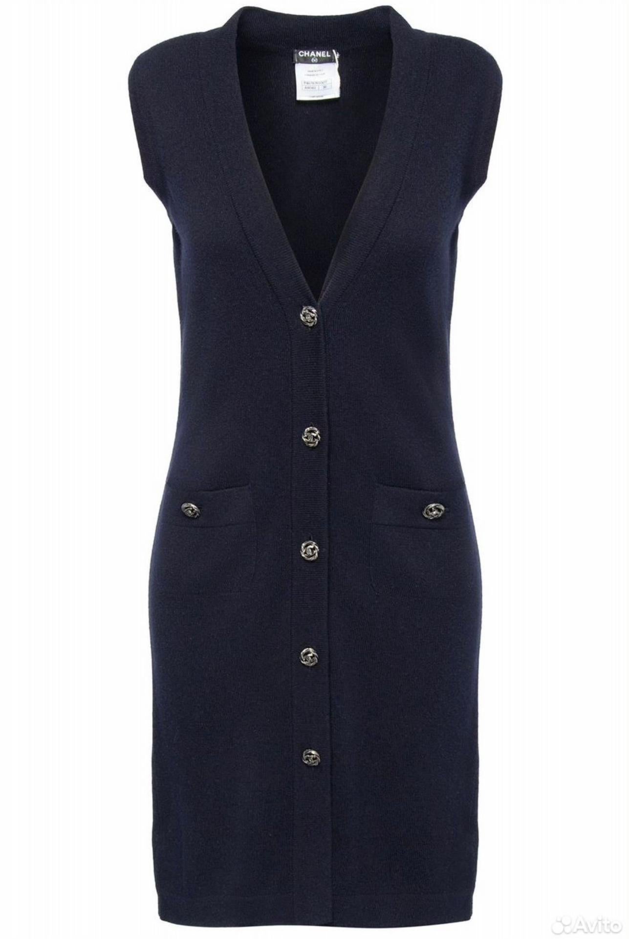 Chanel classical style navy cashmere vest with CC logo buttons.
Size mark 36 FR. Condition is pristine.